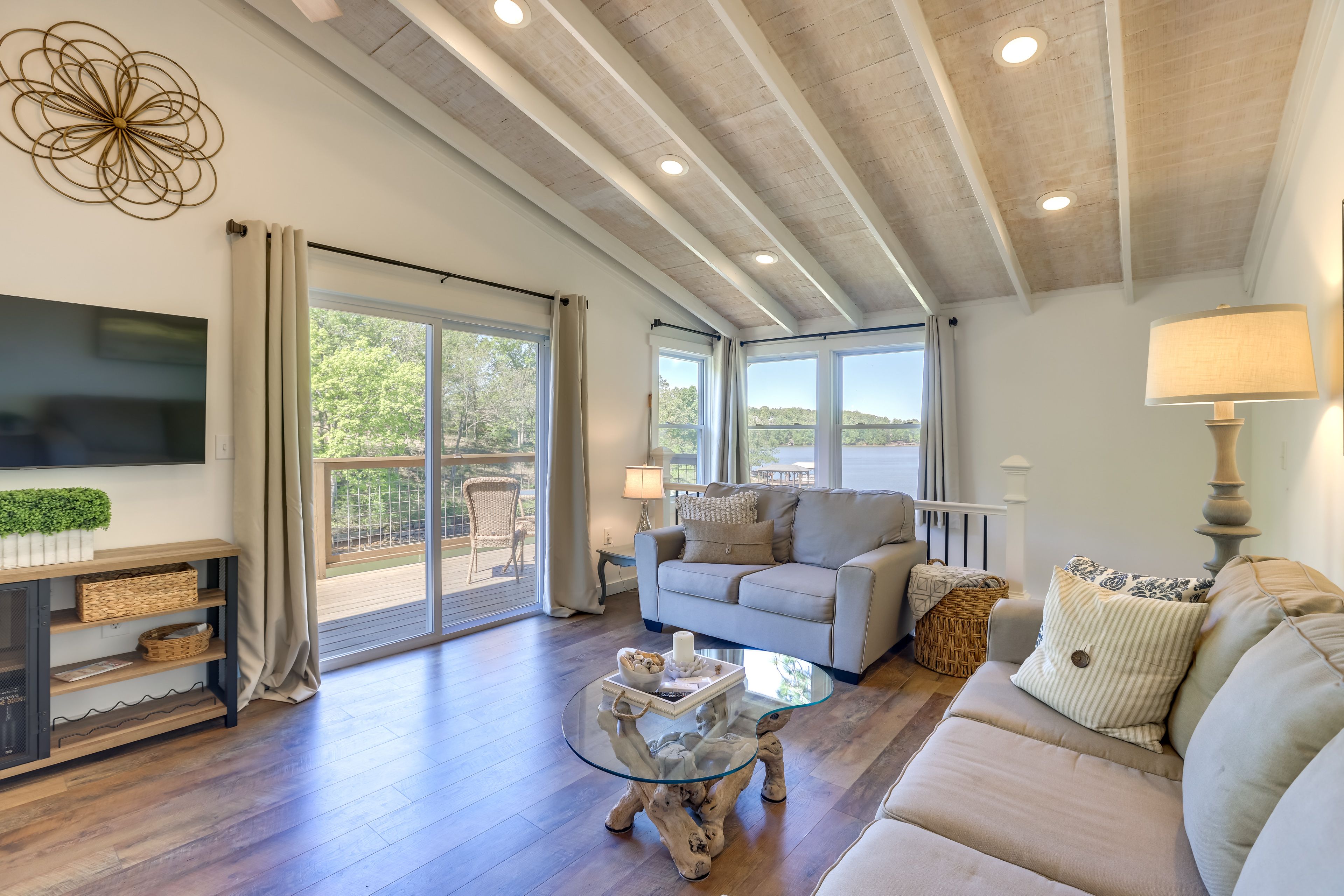 Living Room | Smart TV | Central Heating & A/C