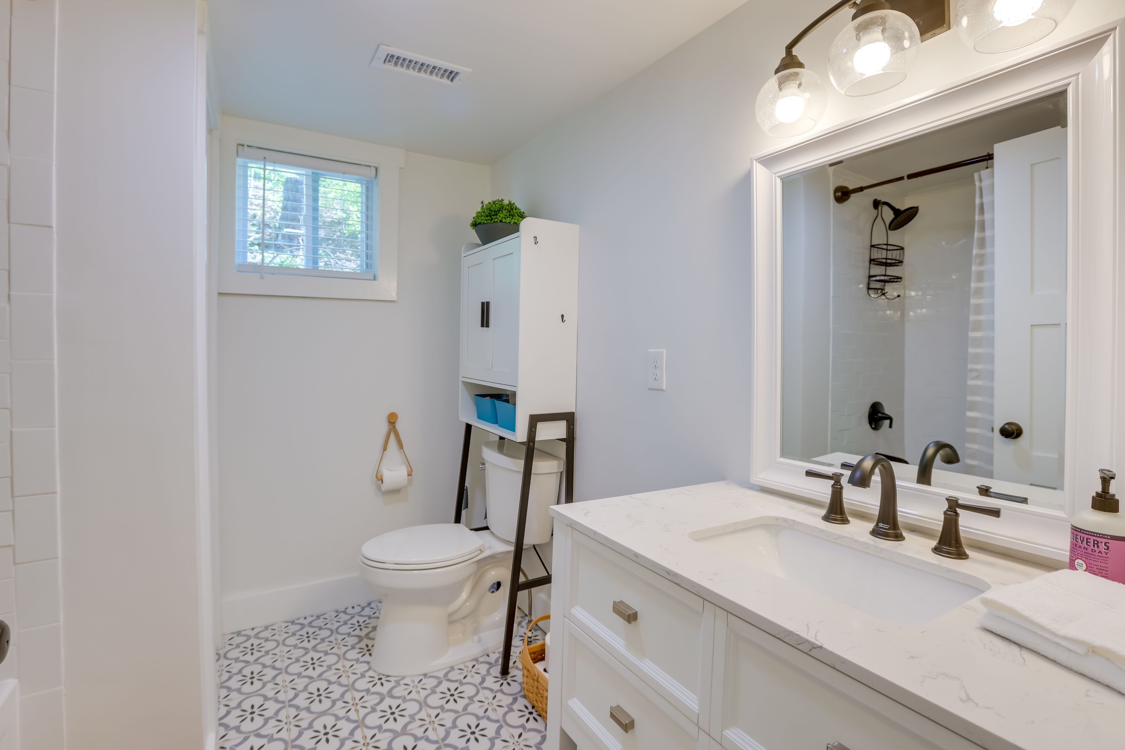 Full Bathroom | Towels & Linens Provided