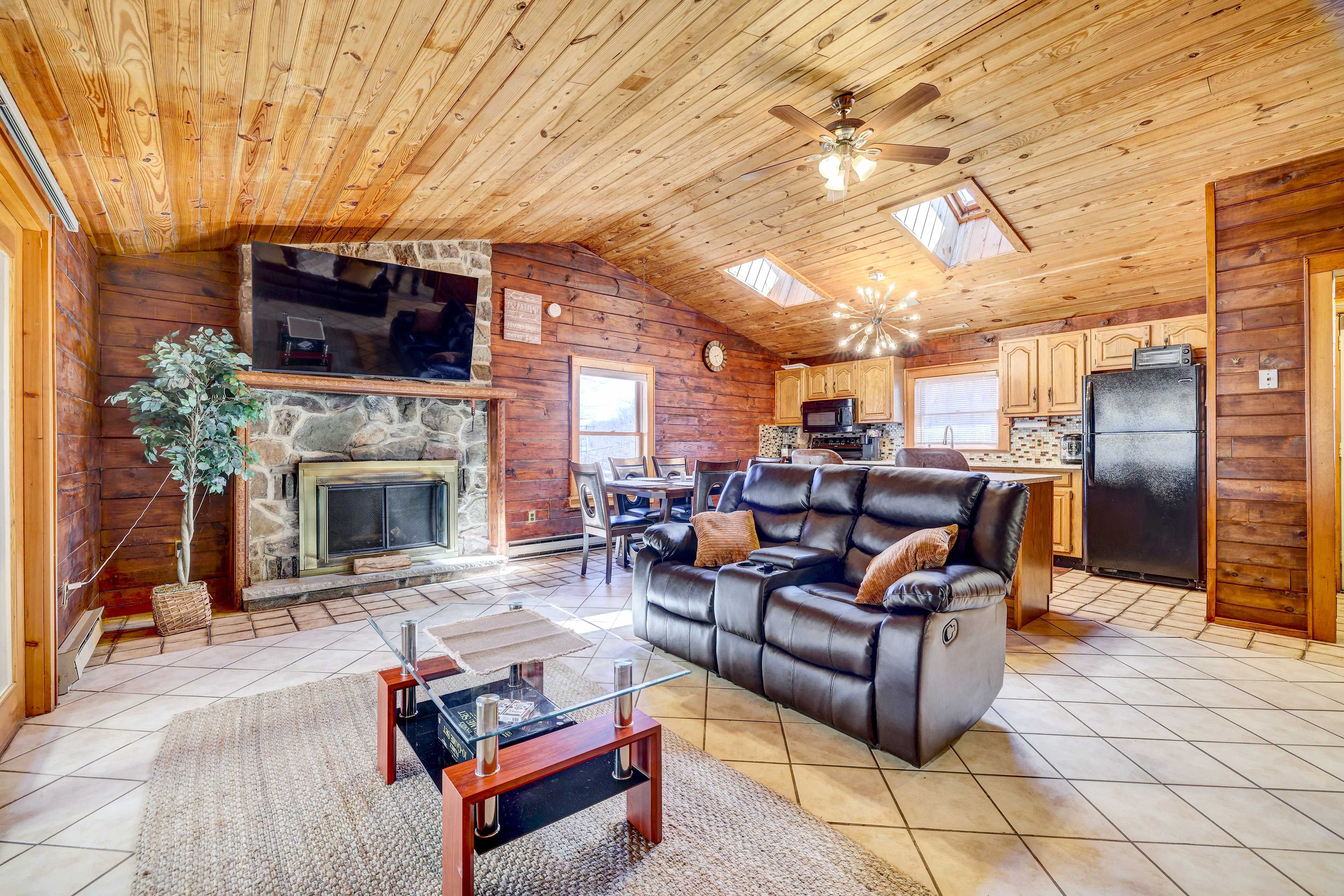 Living Room | 4 A/C Units