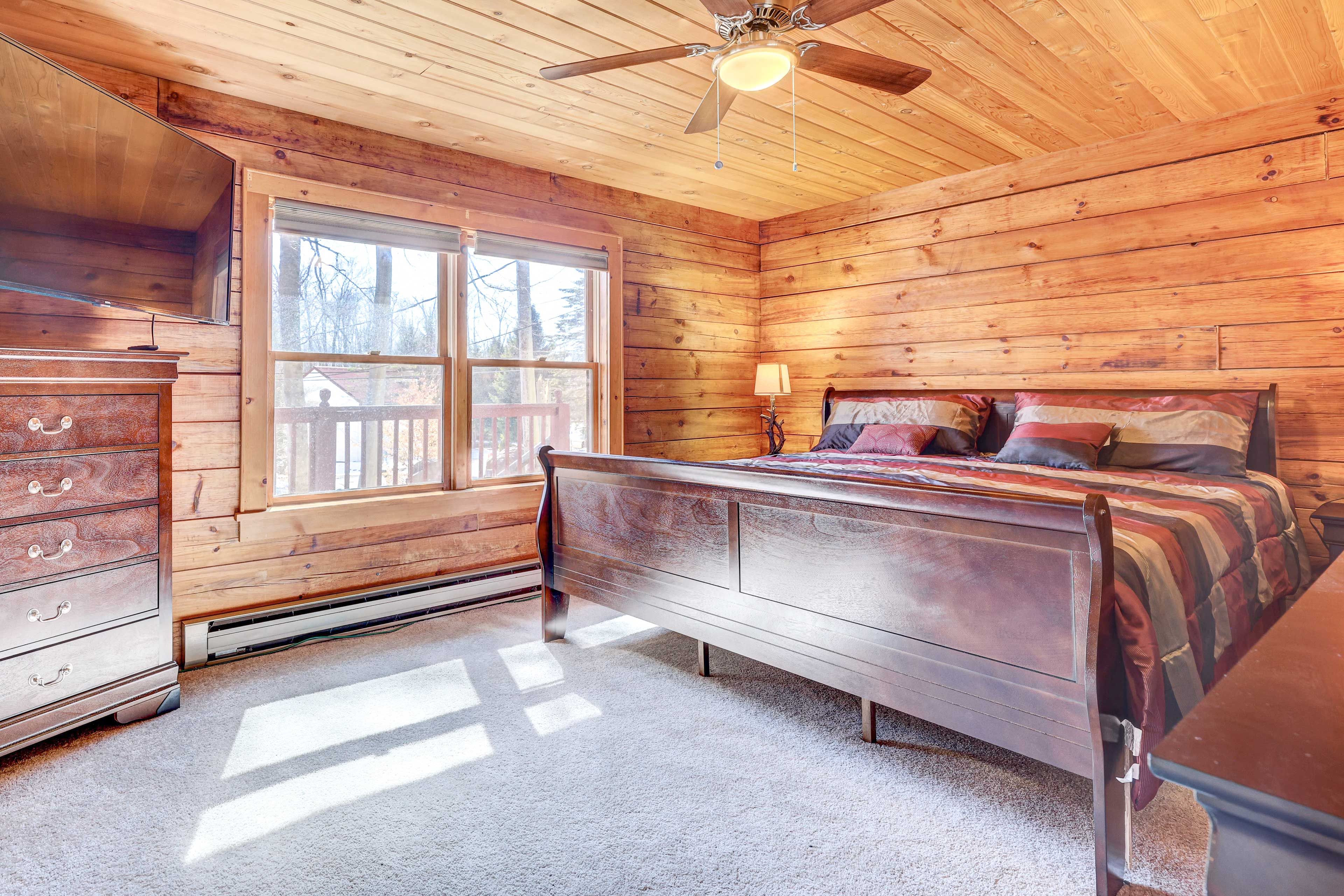 Bedroom 1 | King Bed | Linens Provided