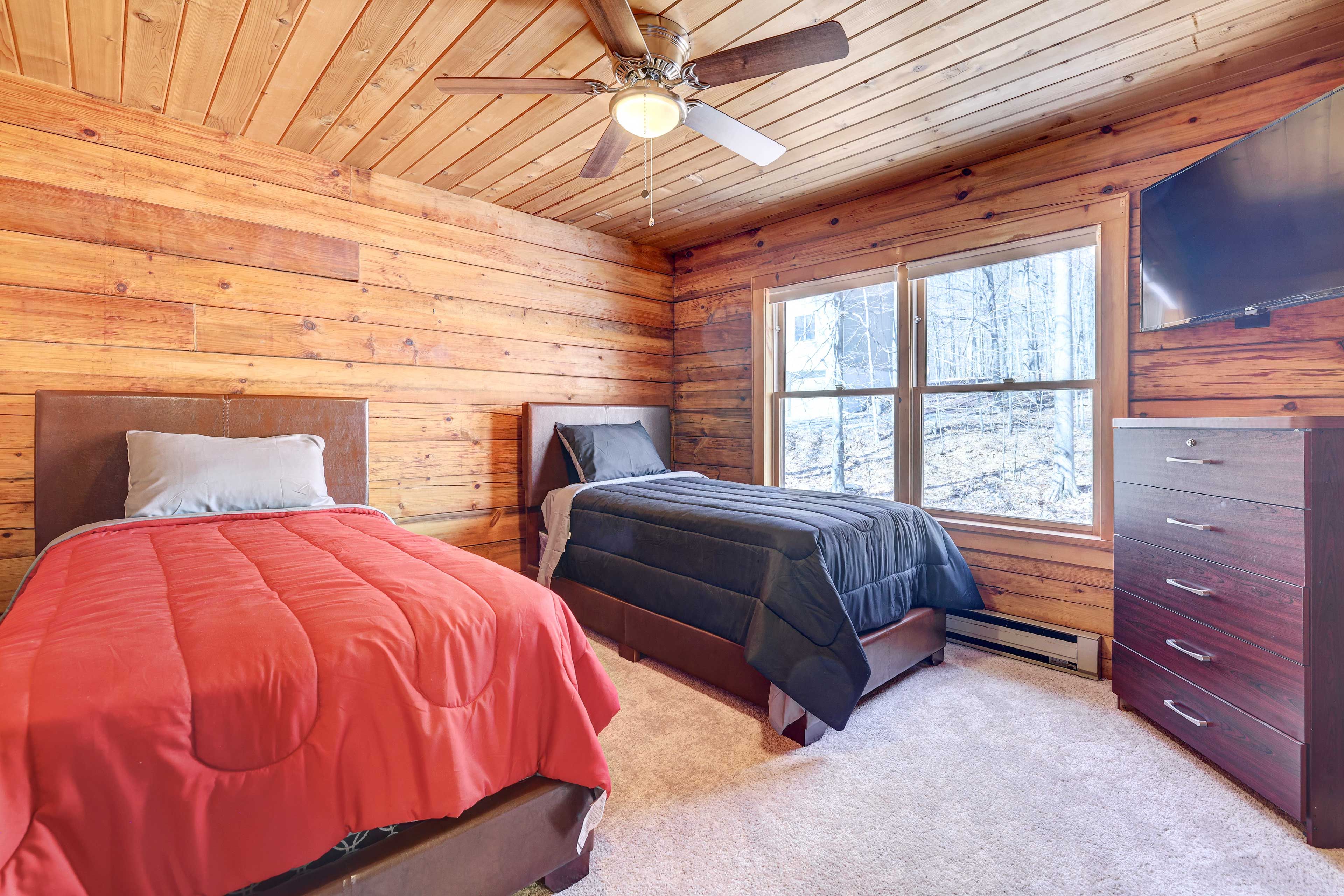 Bedroom 2 | 2 Twin Beds