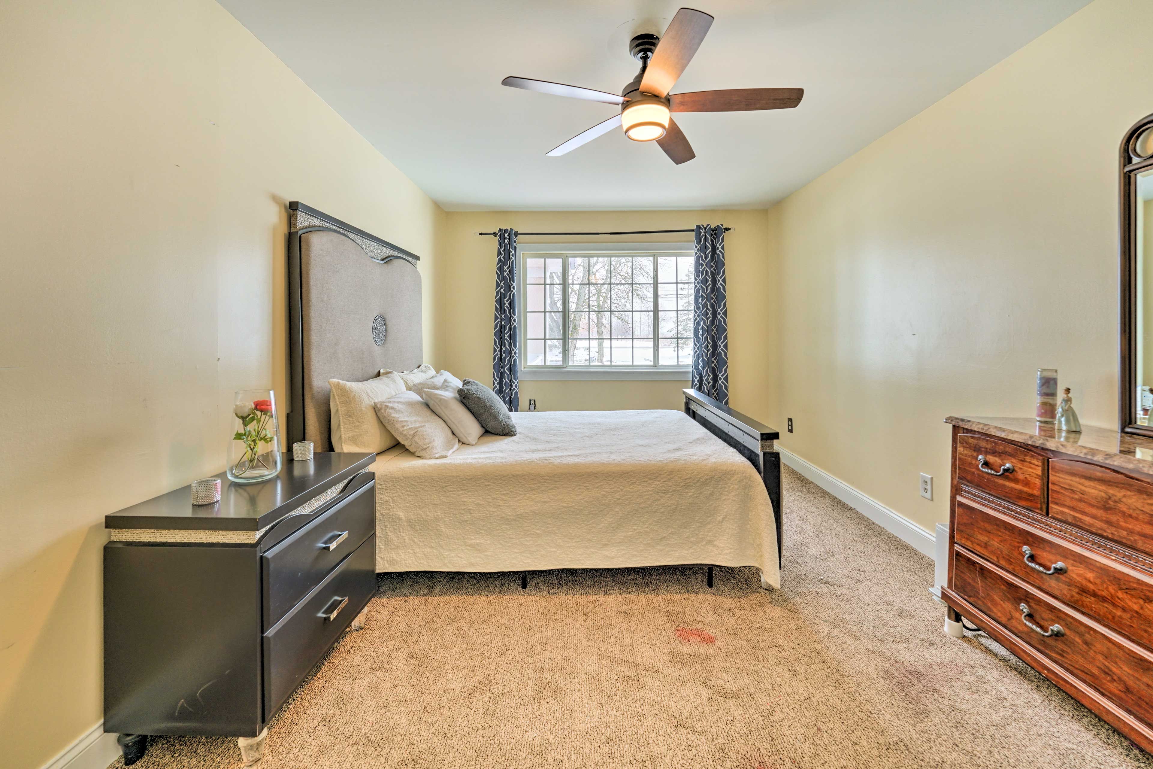 Bedroom 1 | Queen Bed | Linens Provided