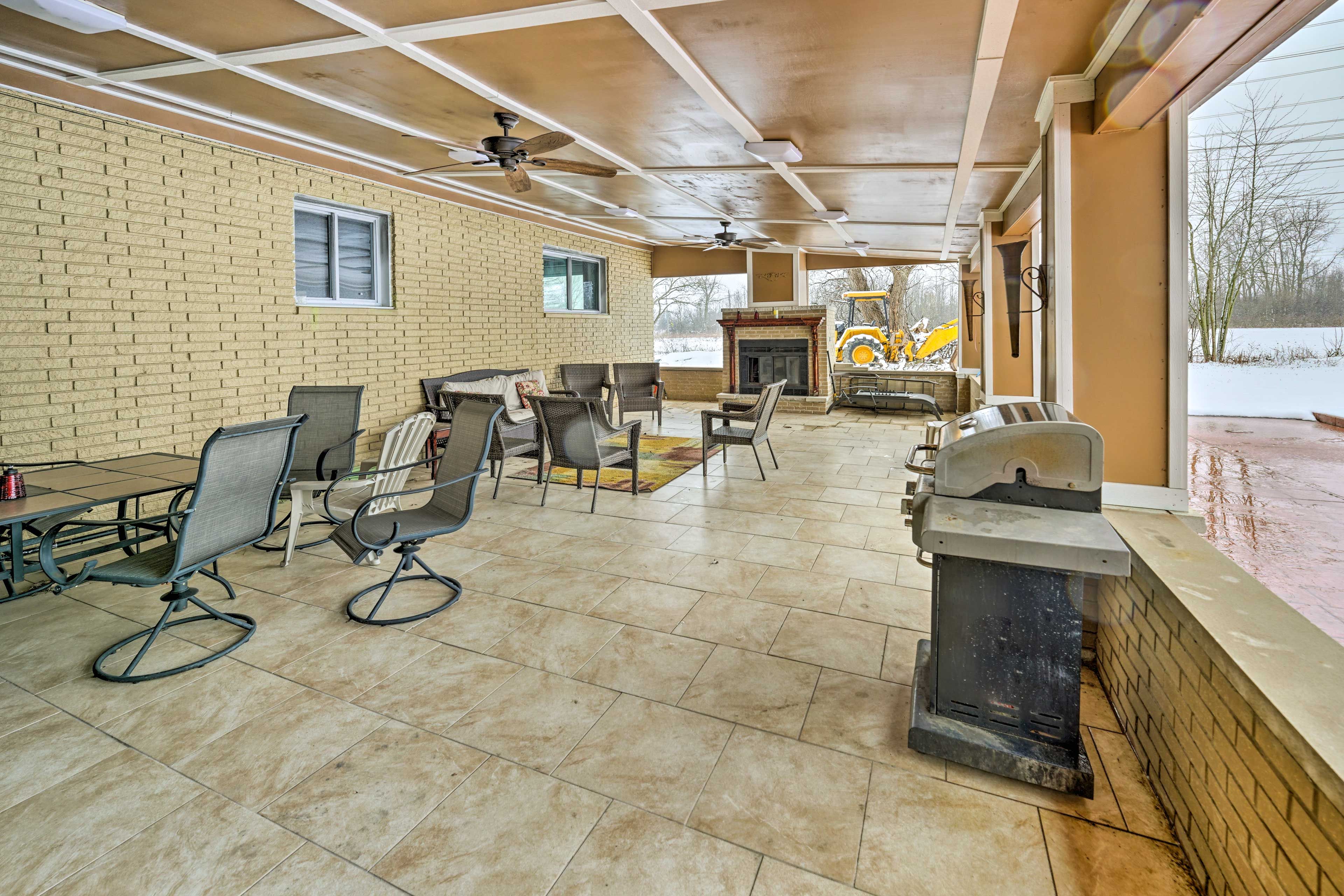 Covered Patio | Outdoor Fireplace | Charcoal & Gas Grill | Seating & Dining