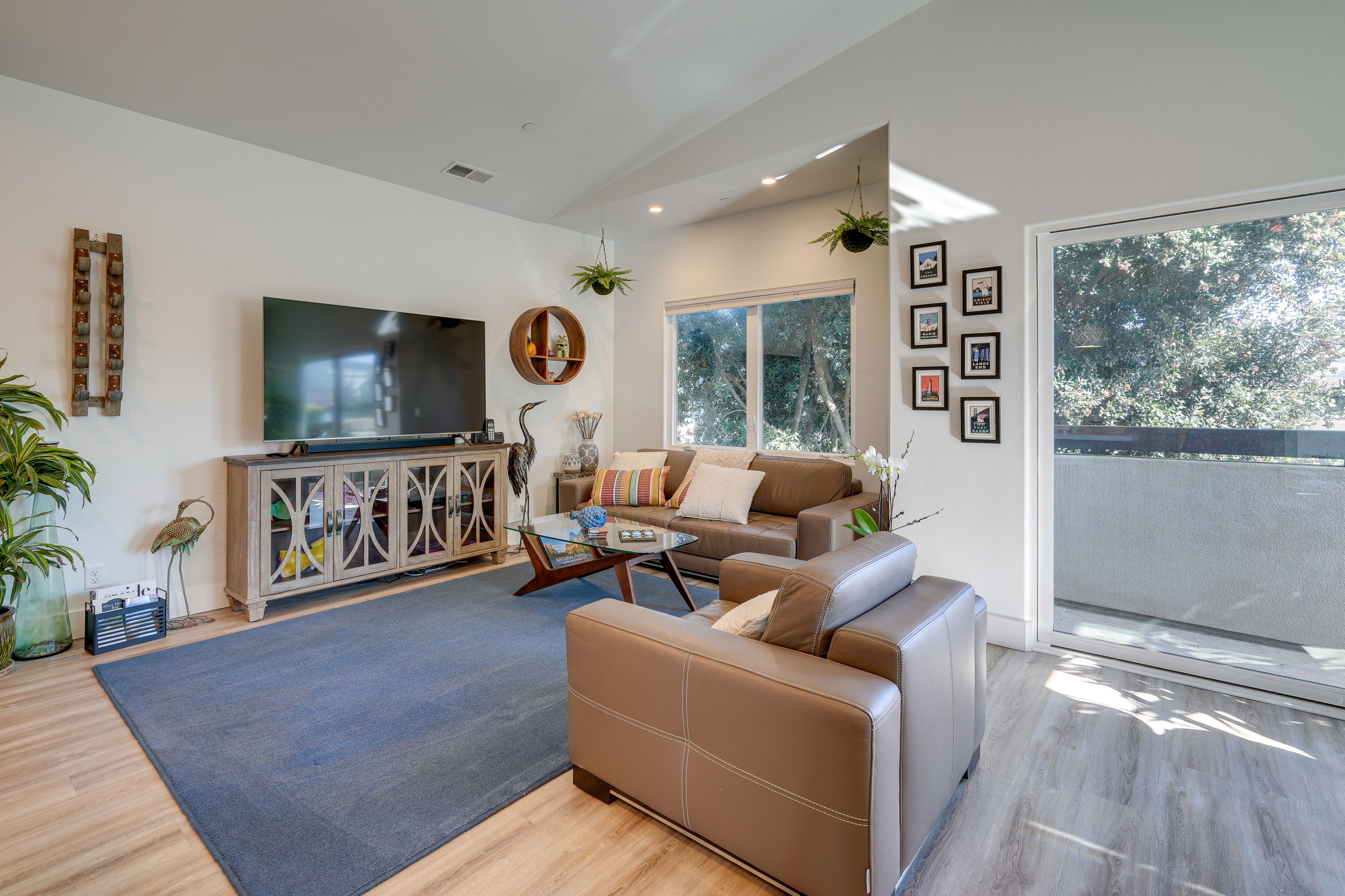 Living Room | Smart TV | Free WiFi | Central Heating