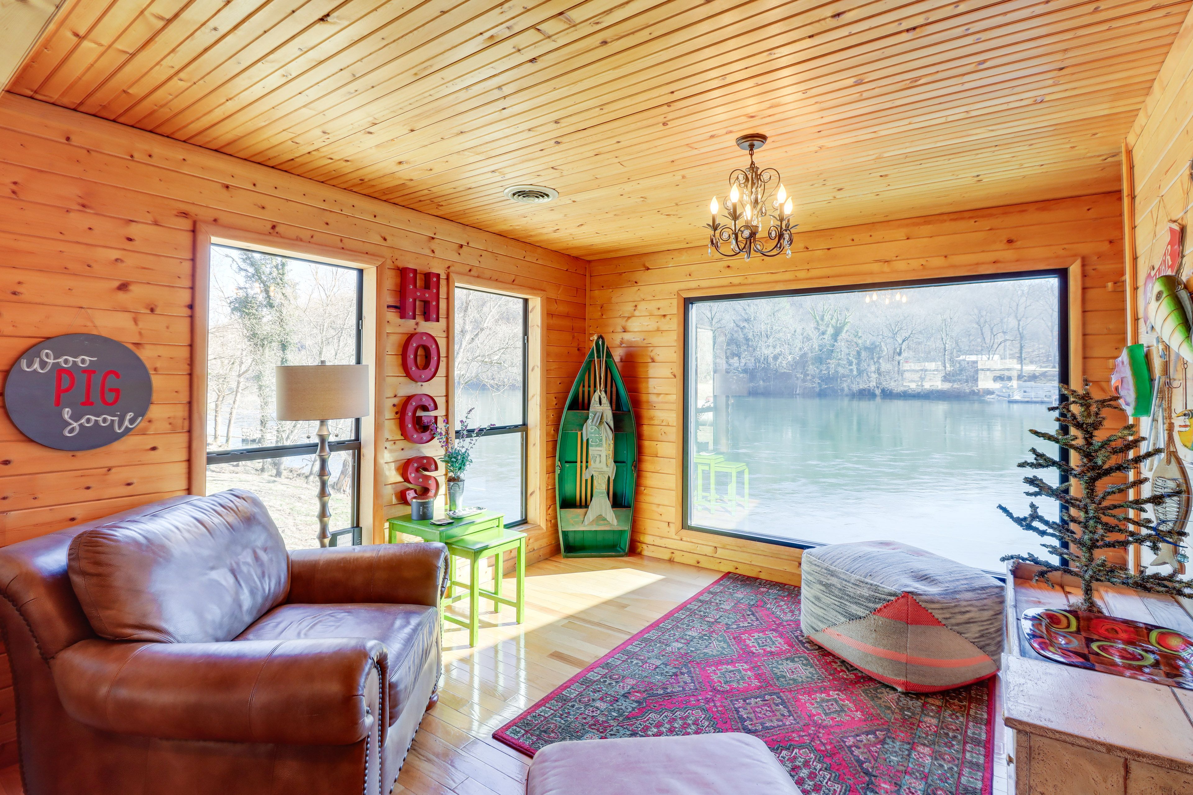 Leisure Room | Board Games | Picture Window | 2nd Floor