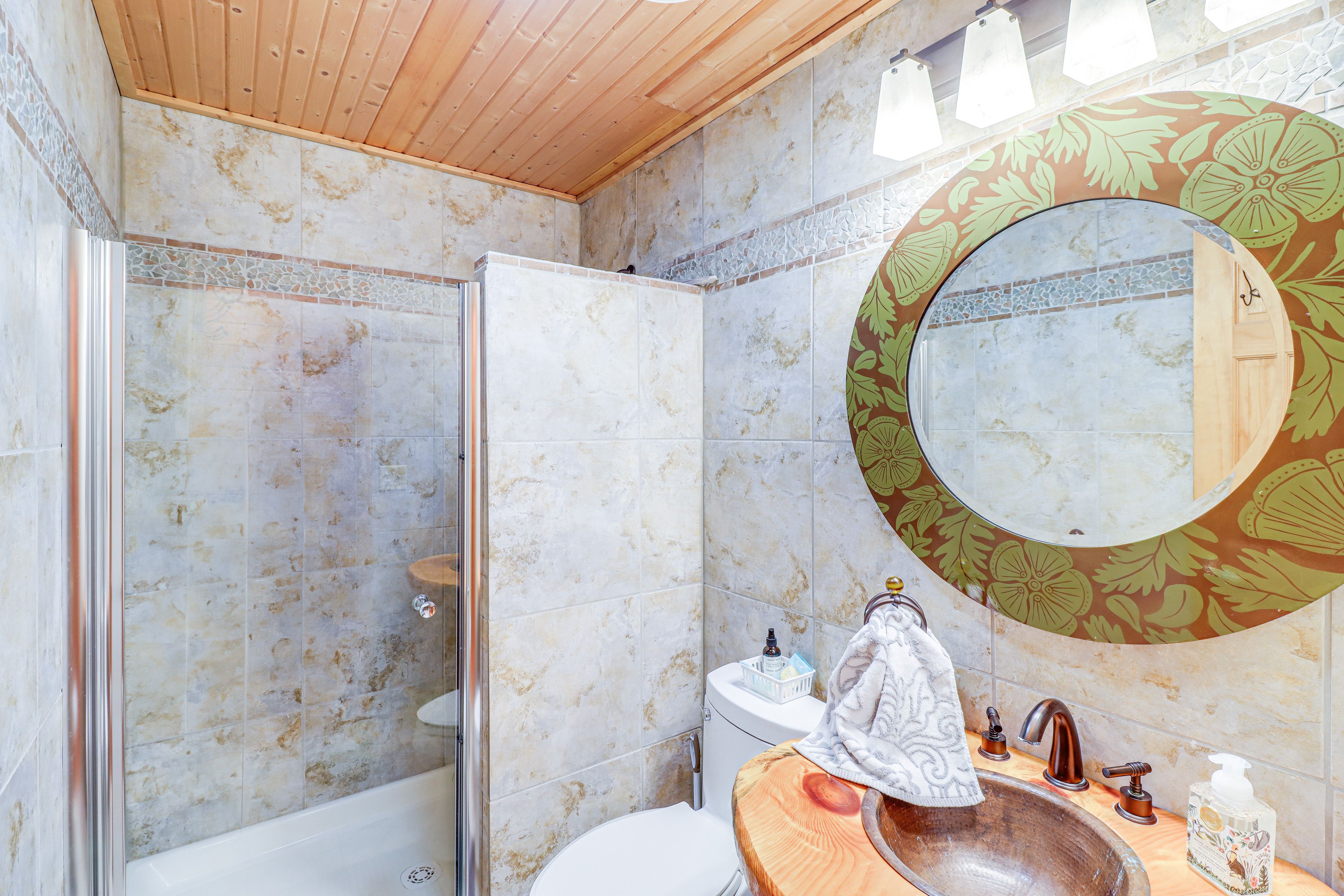 Full Bathroom | 1st Floor