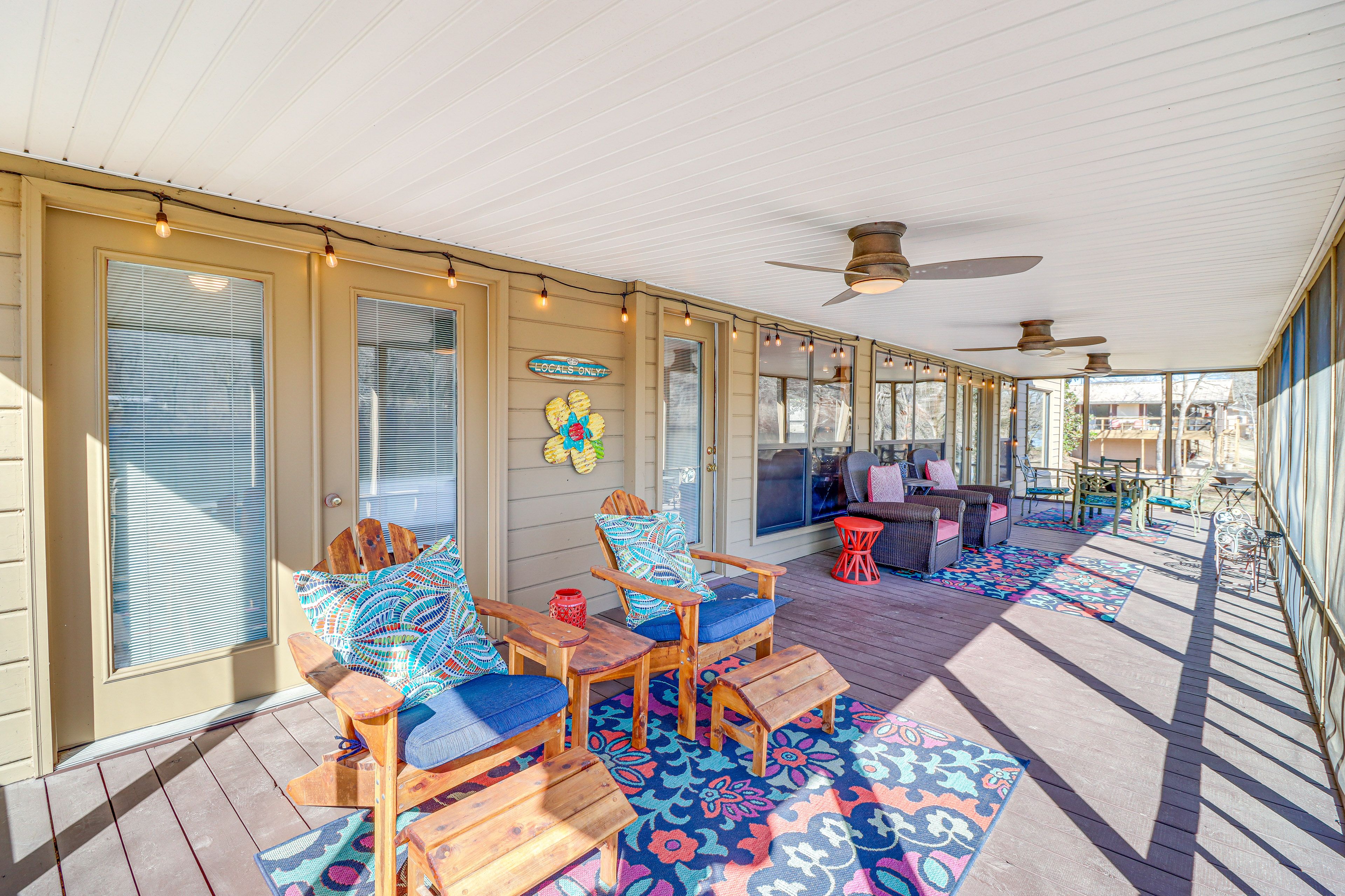 Screened-In Deck | Outdoor Dining Area | Lounge Seating | Water Views