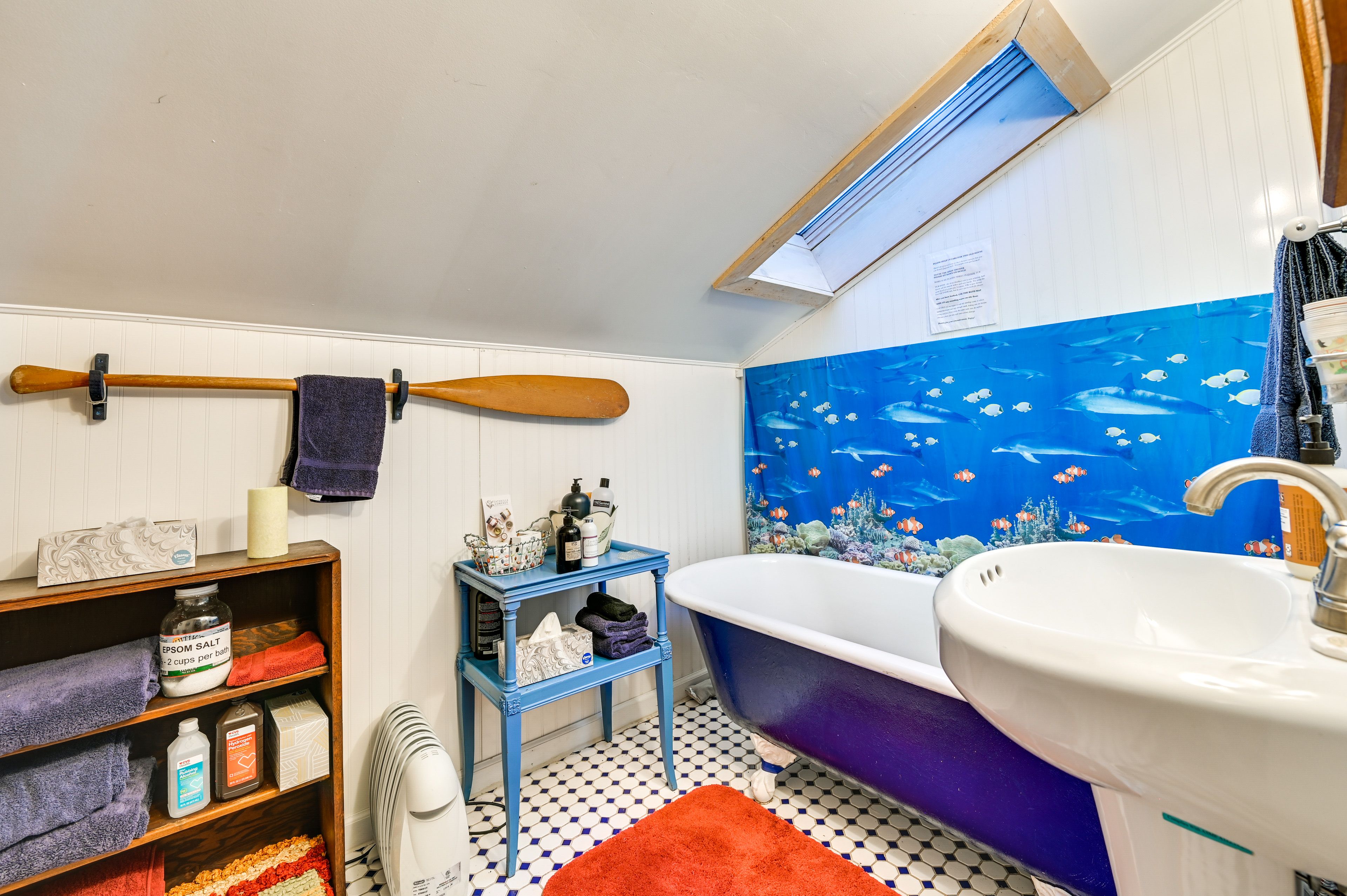 Full Bathroom | Towels Provided | Complimentary Toiletries