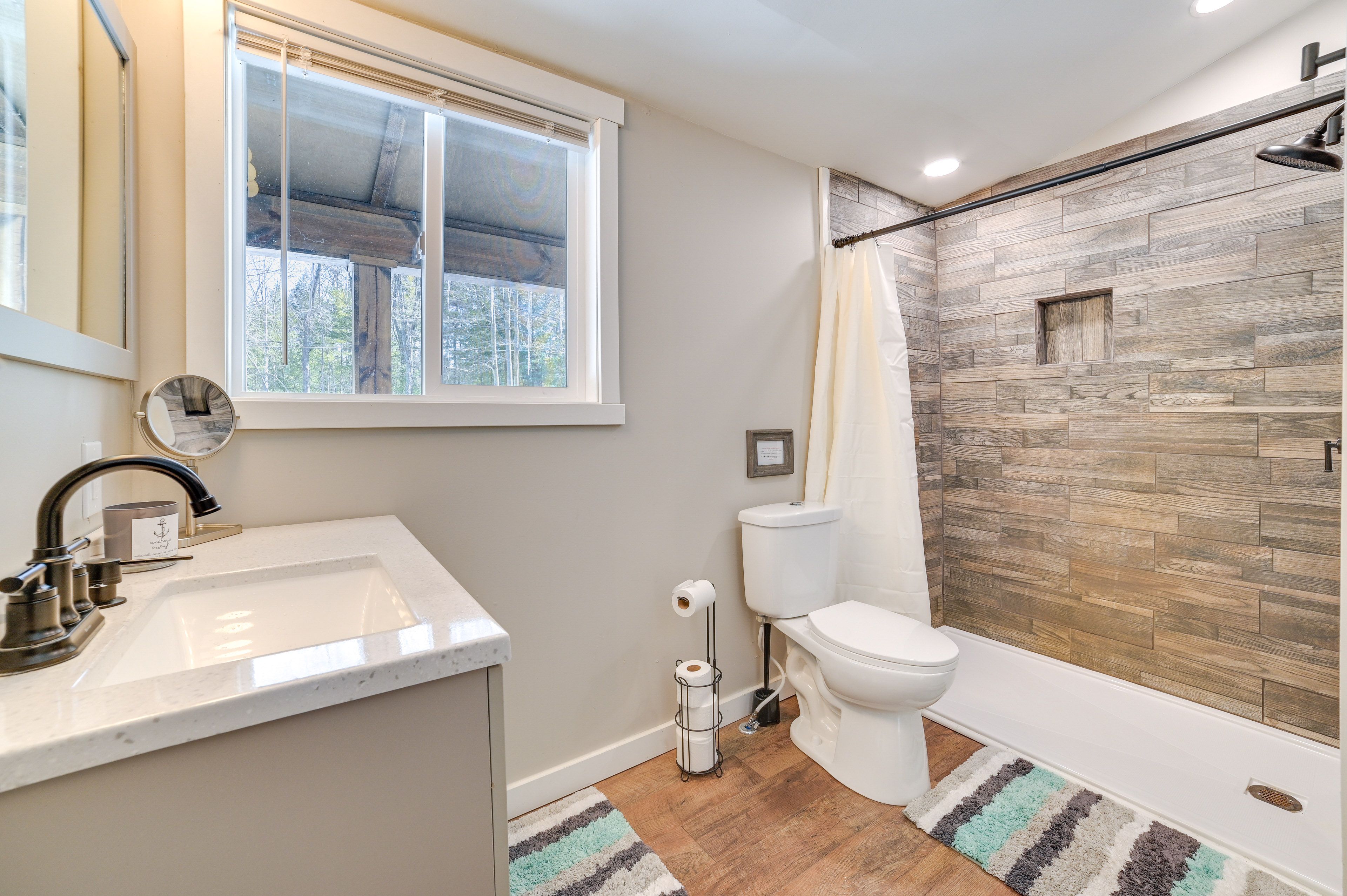 En-Suite Bathroom | Towels Provided
