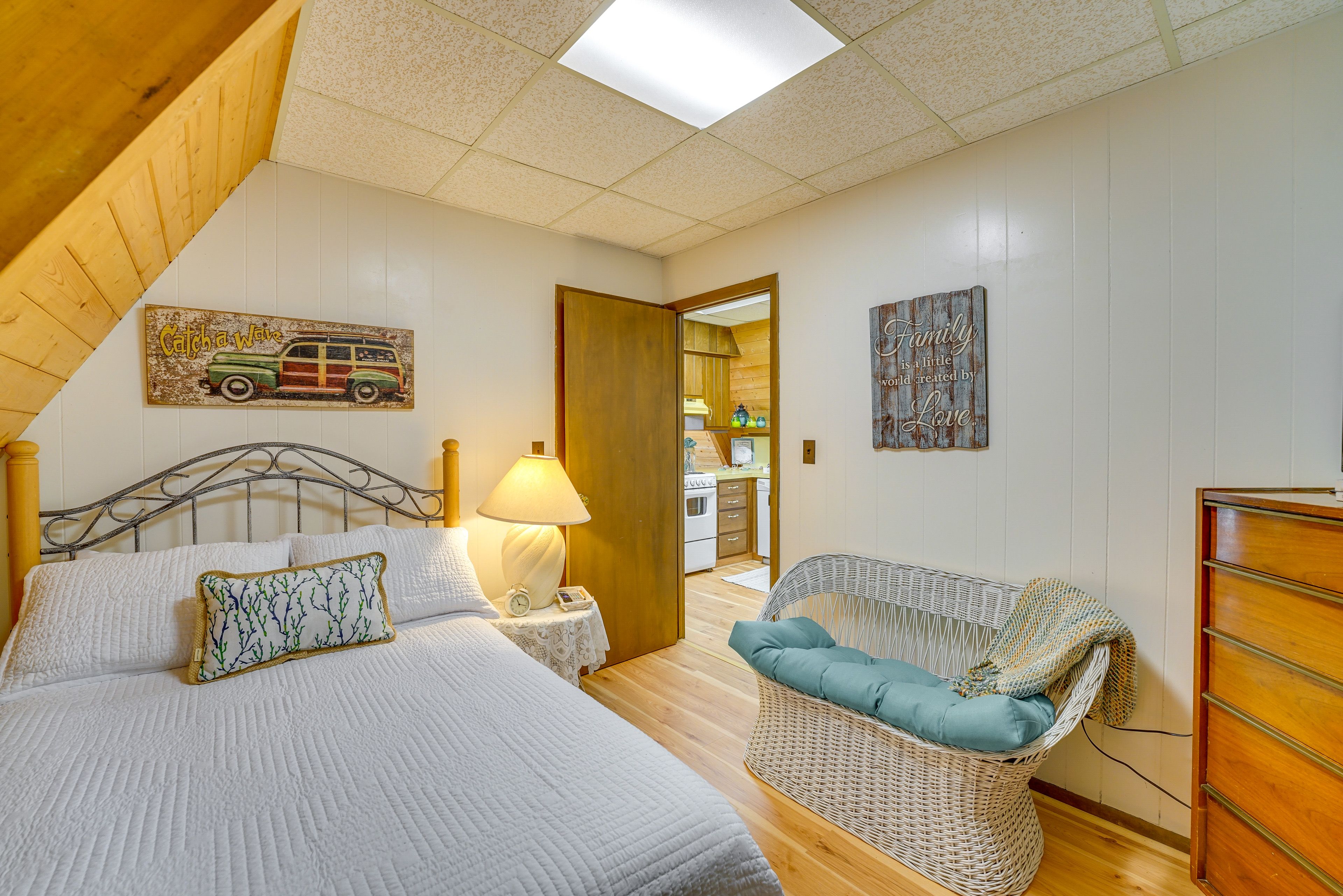 Bedroom 1 | Full Bed | 1st Floor | Linens Provided