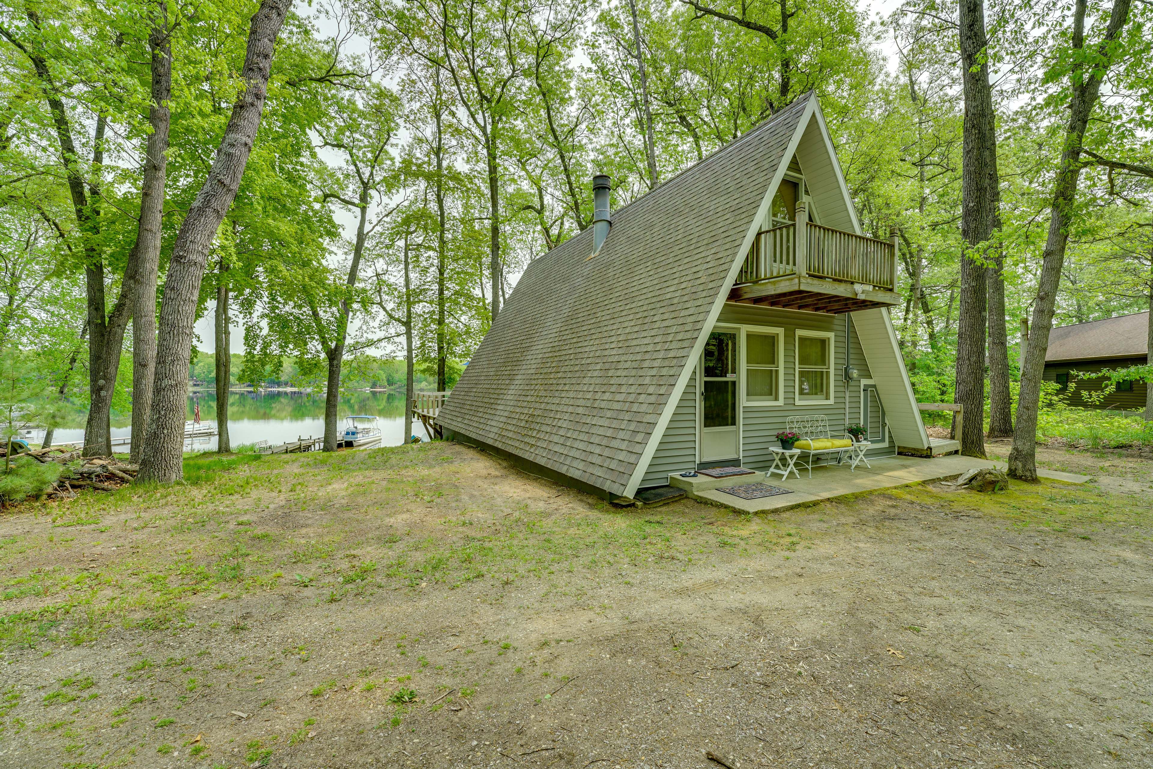 Cabin Exterior | Parking | Driveway (6 Vehicles) | Boat/Trailers Allowed On-Site