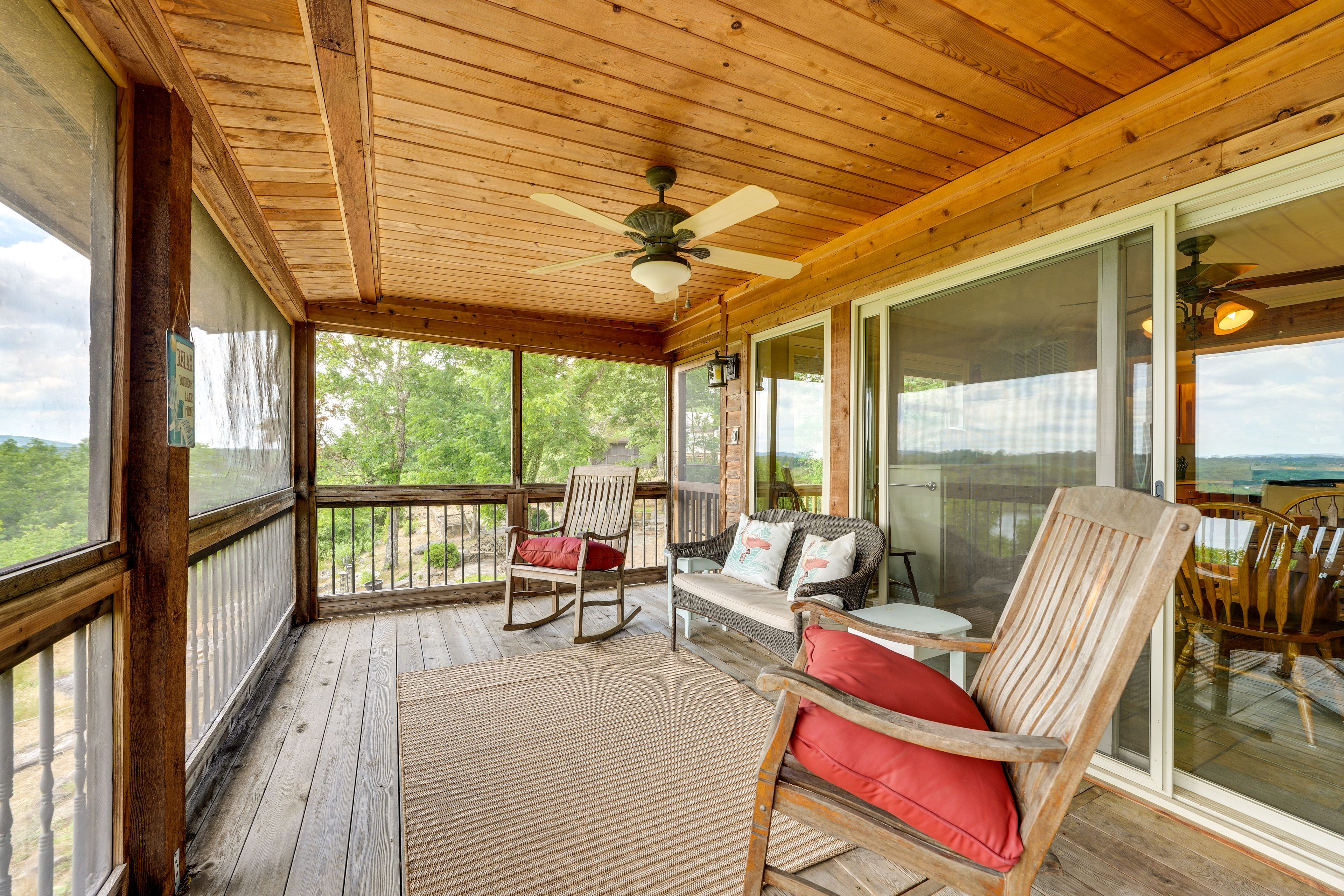 Upper Screened Deck | Lake View