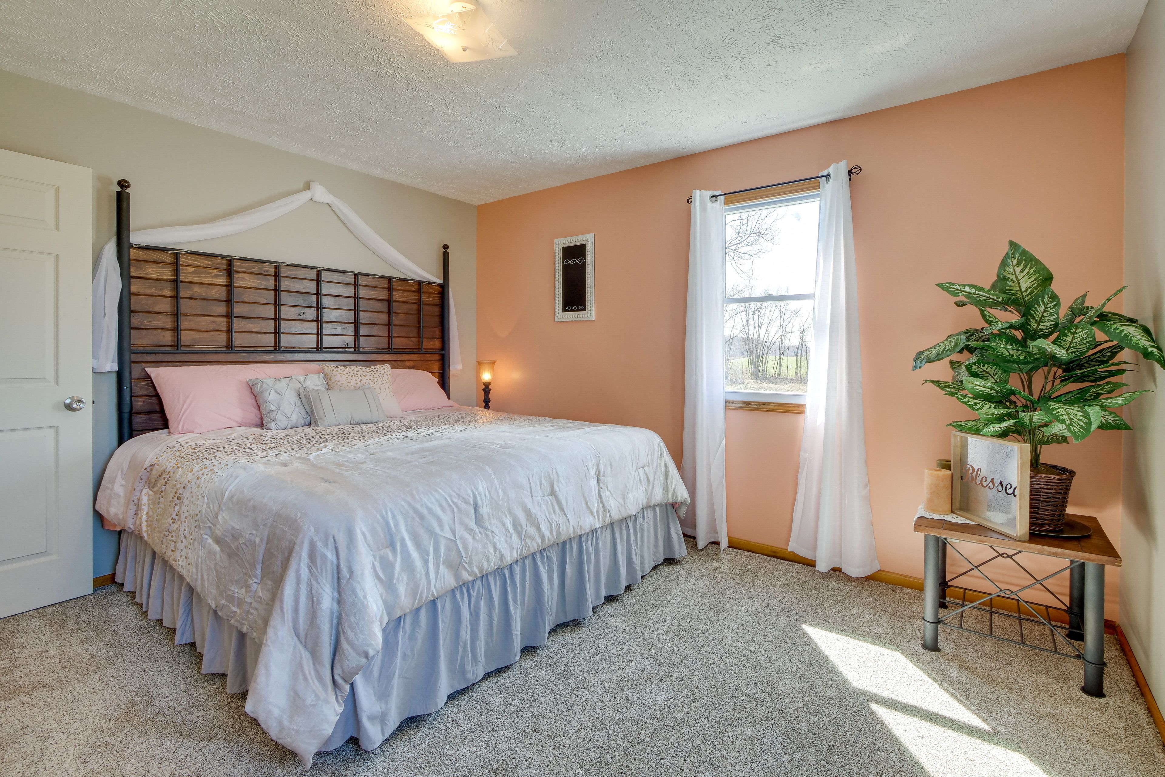 Bedroom 1 | King Bed