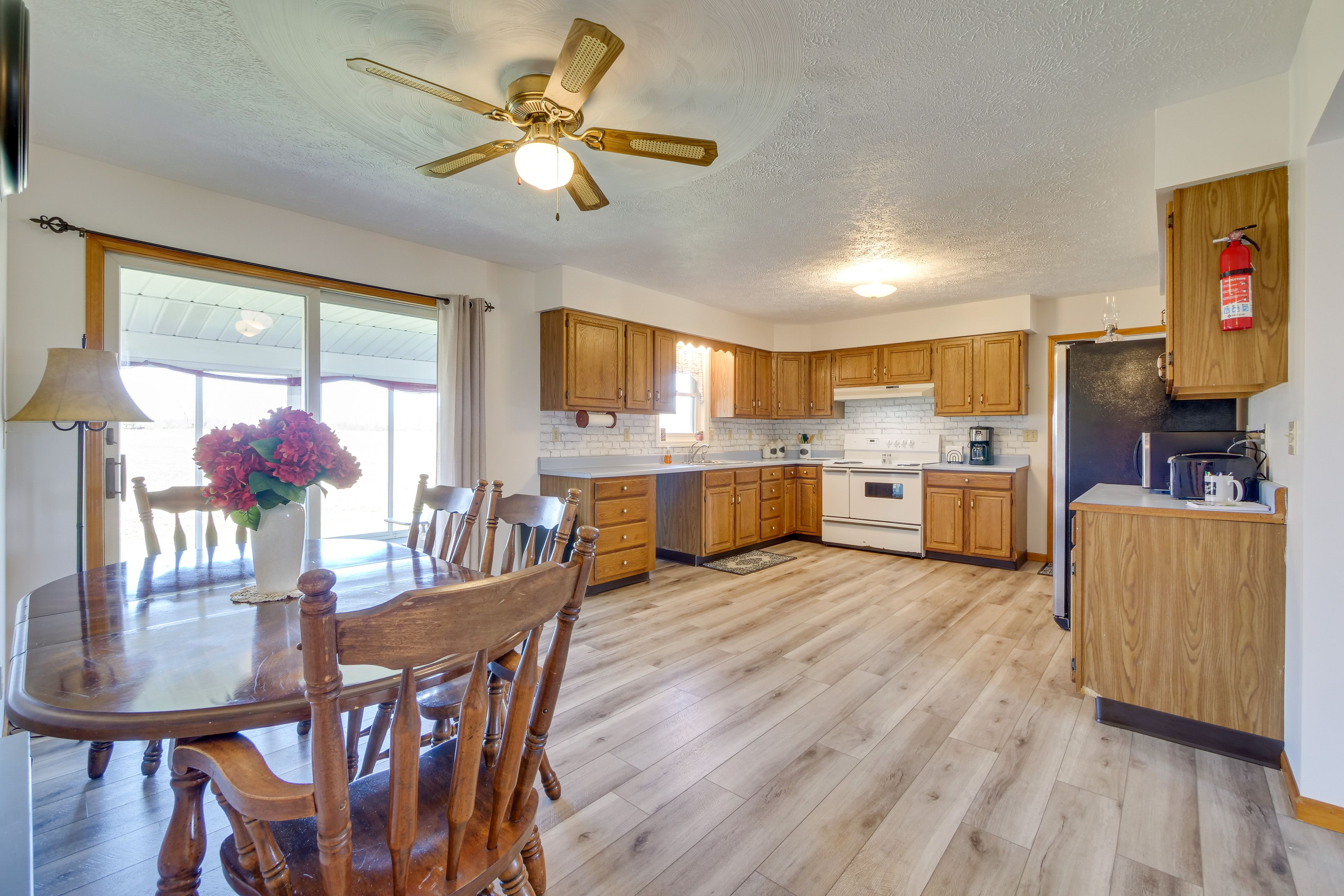Kitchen | Cooking Basics | Paper Towels/Trash Bags Provided