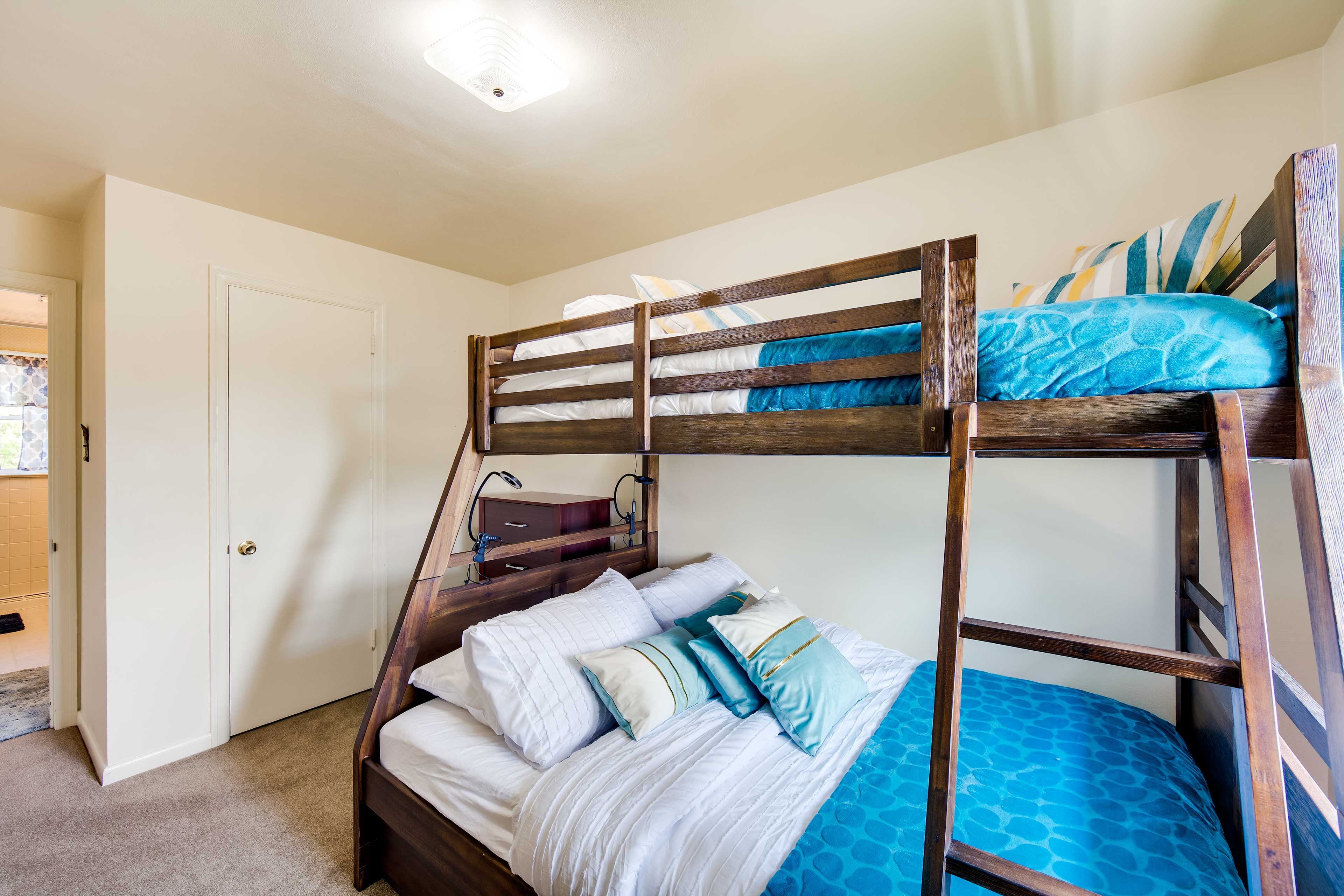 Bedroom 3 | Twin/Full Bunk Bed w/ Twin Trundle | Smart TV w/ Cable