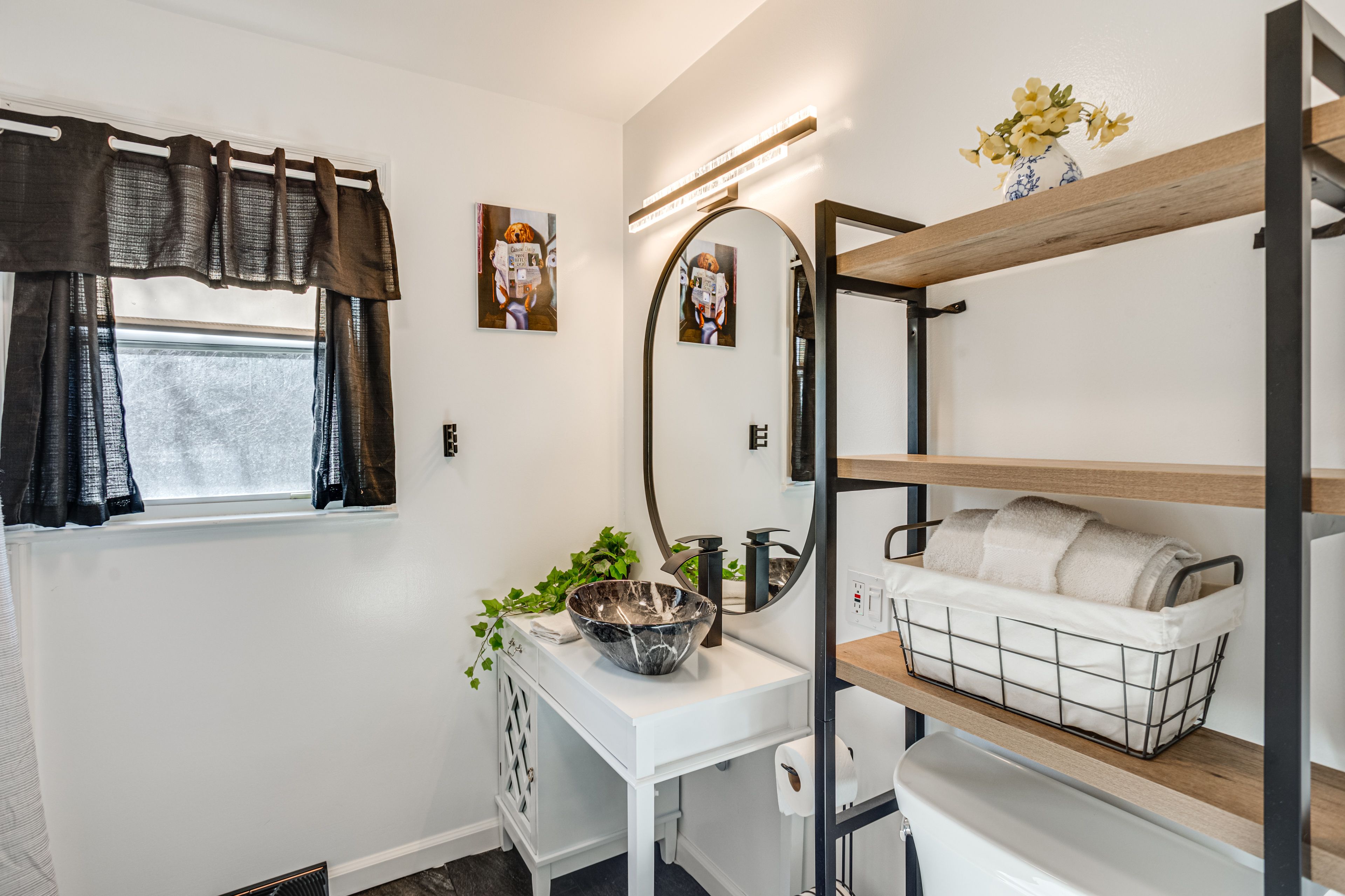 Full Bathroom | Hair Dryer | Towels Provided