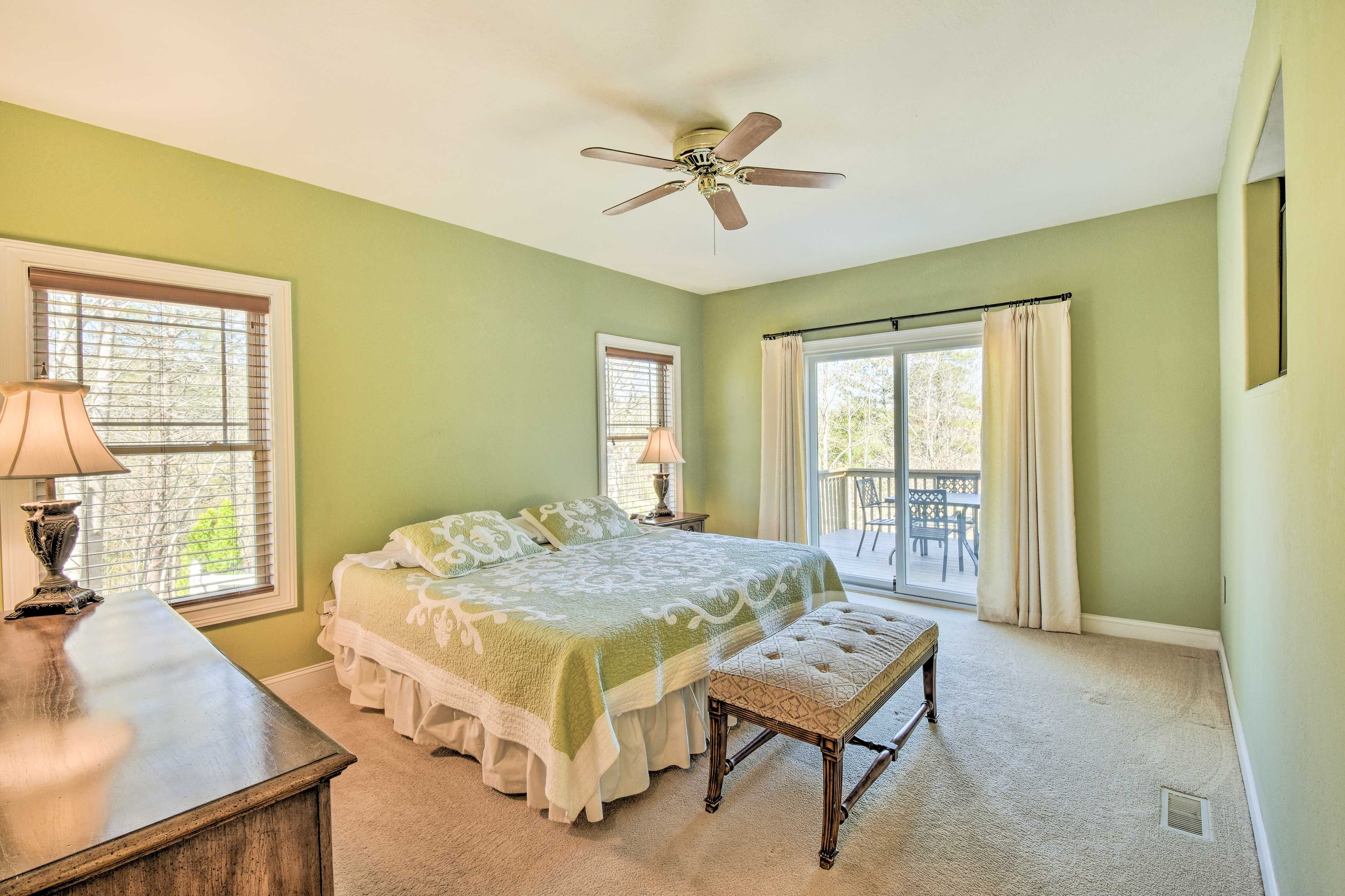 Bedroom 1 | King Bed