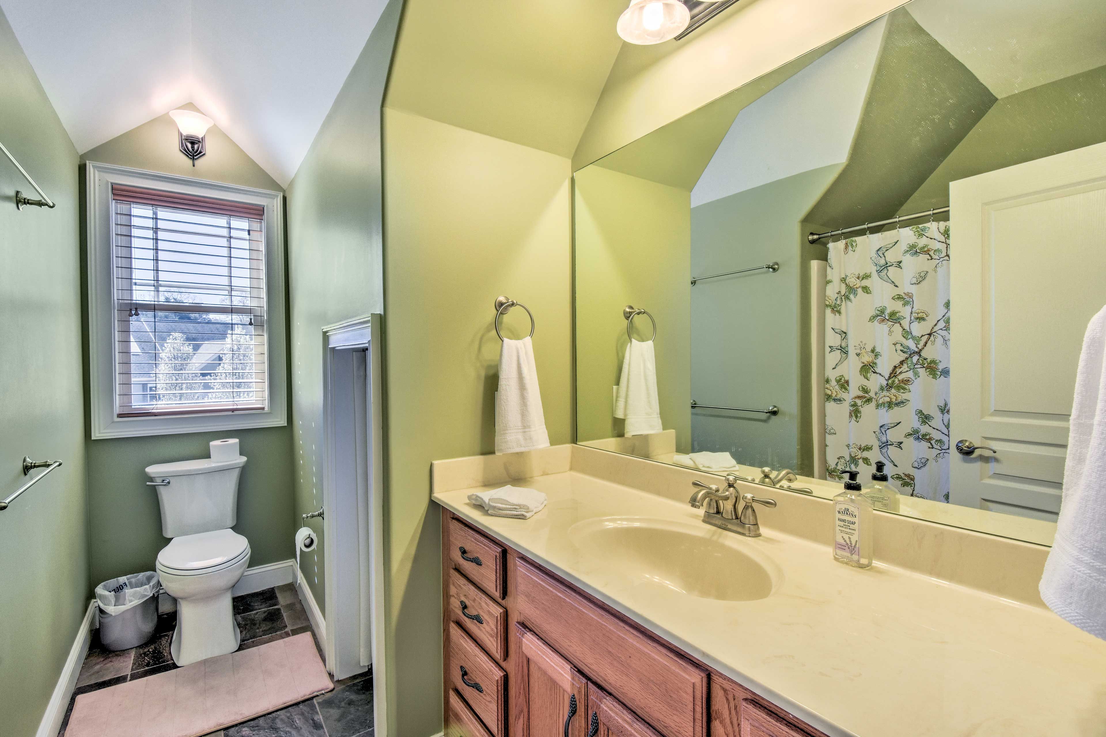 Full Bathroom | Complimentary Toiletries | Hair Dryer