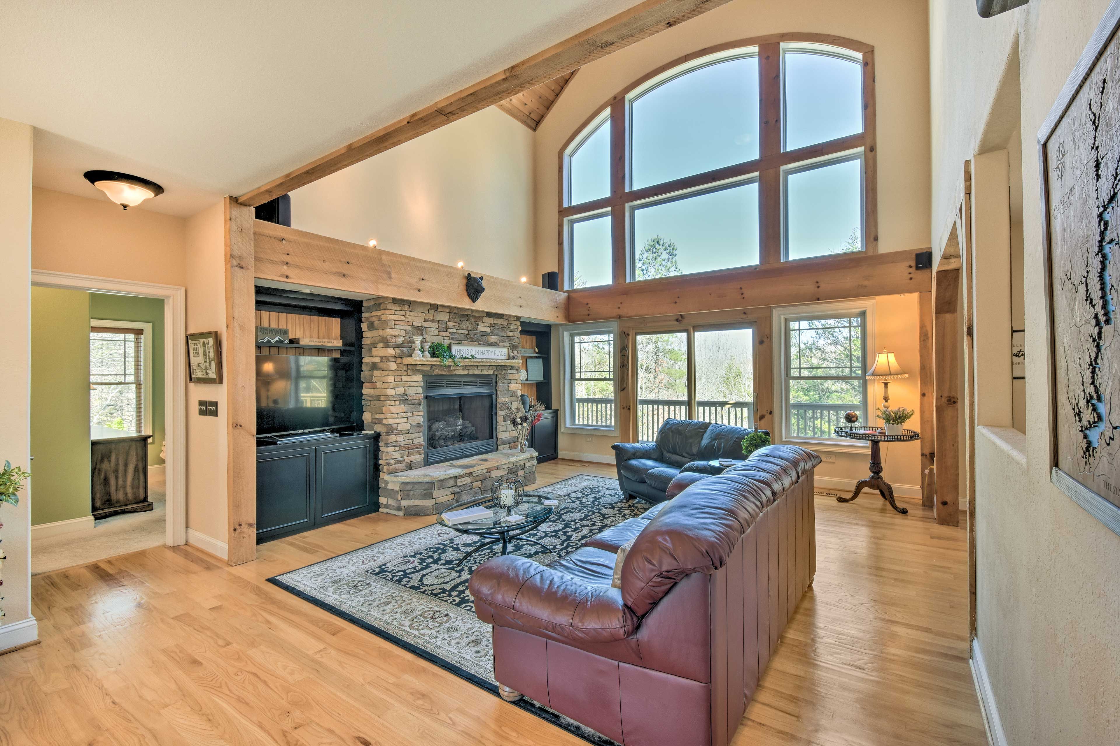 Living Room | Free WiFi | Central Heat & A/C