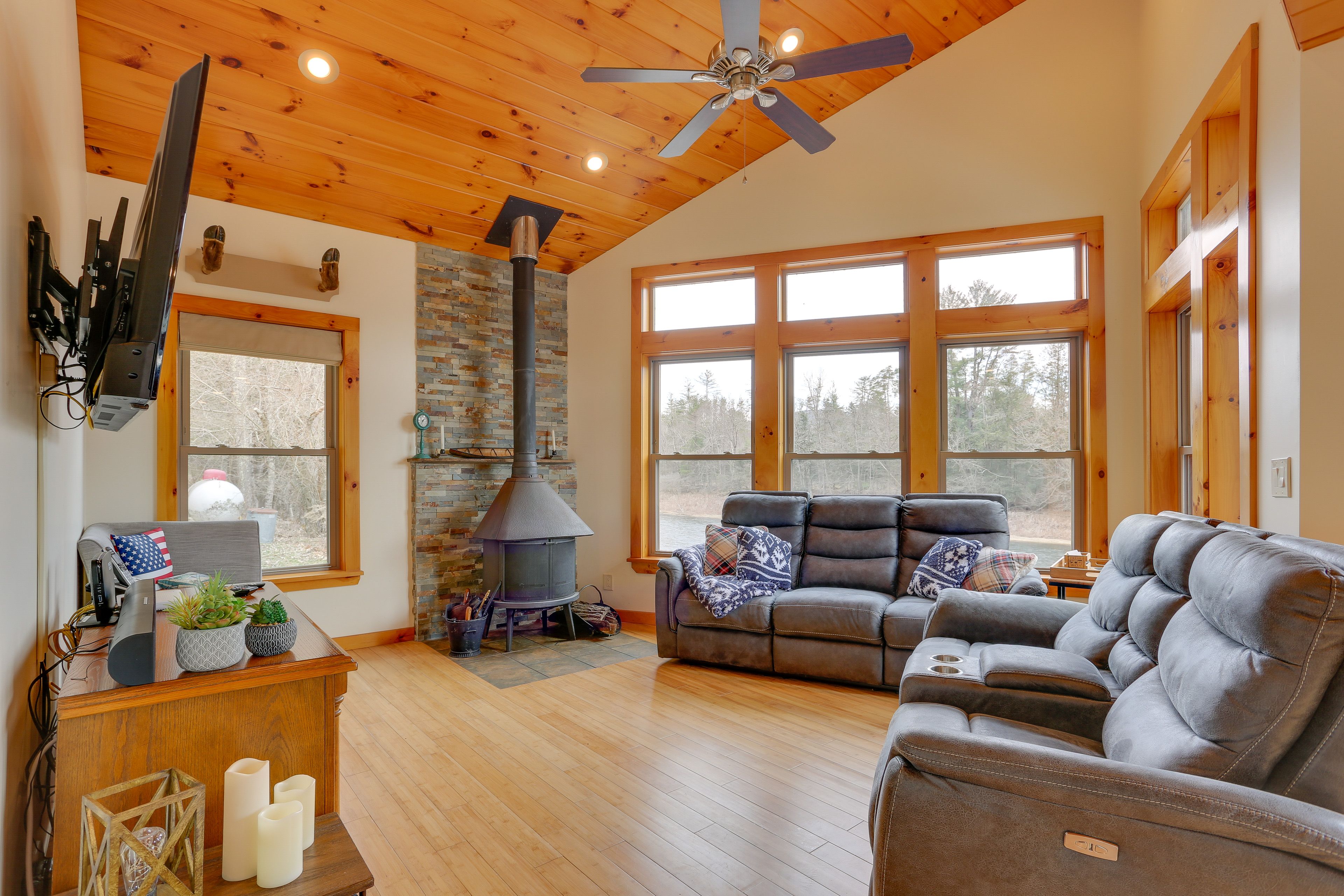 Living Room | Free WiFi