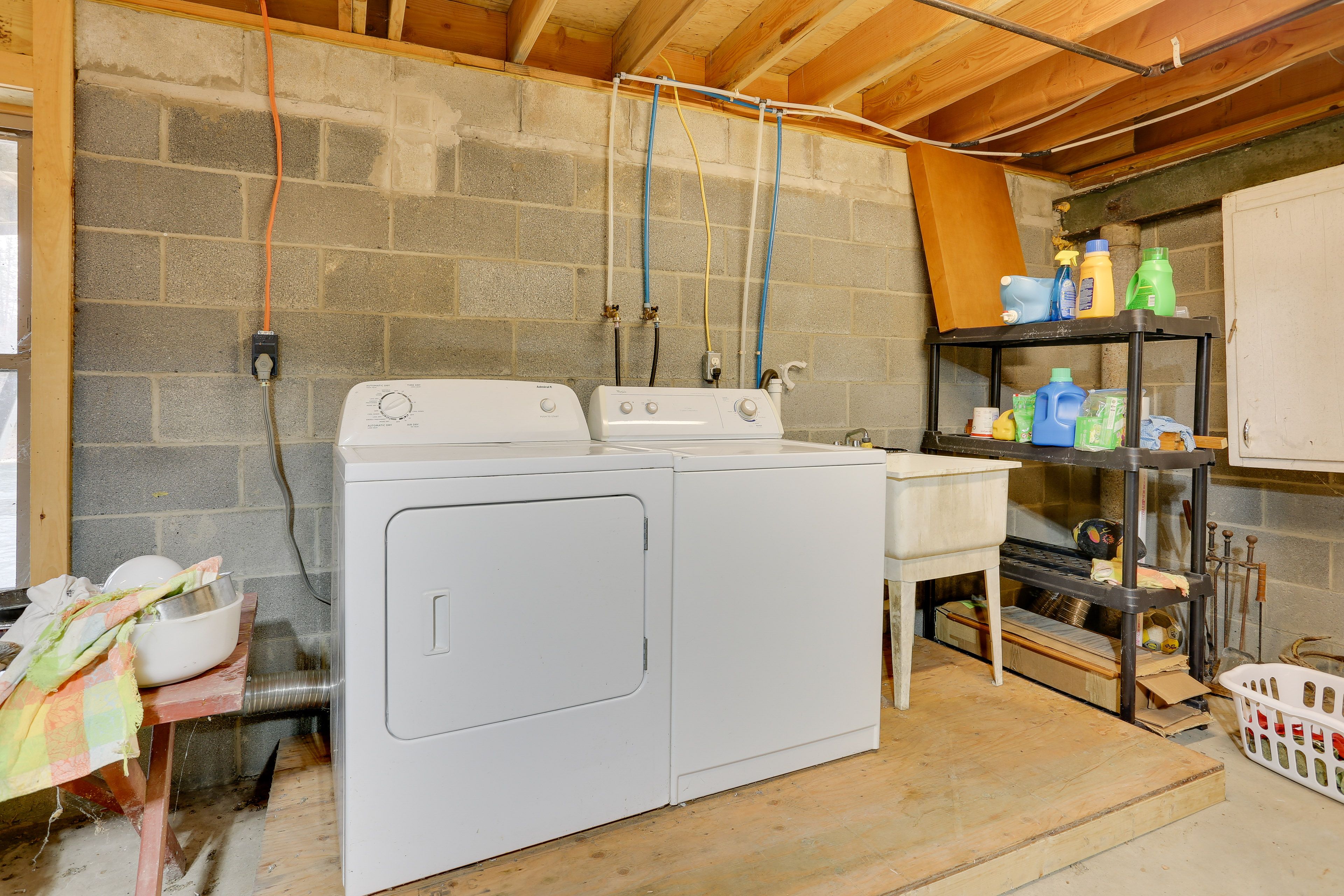 Washer & Dryer | Linens Provided