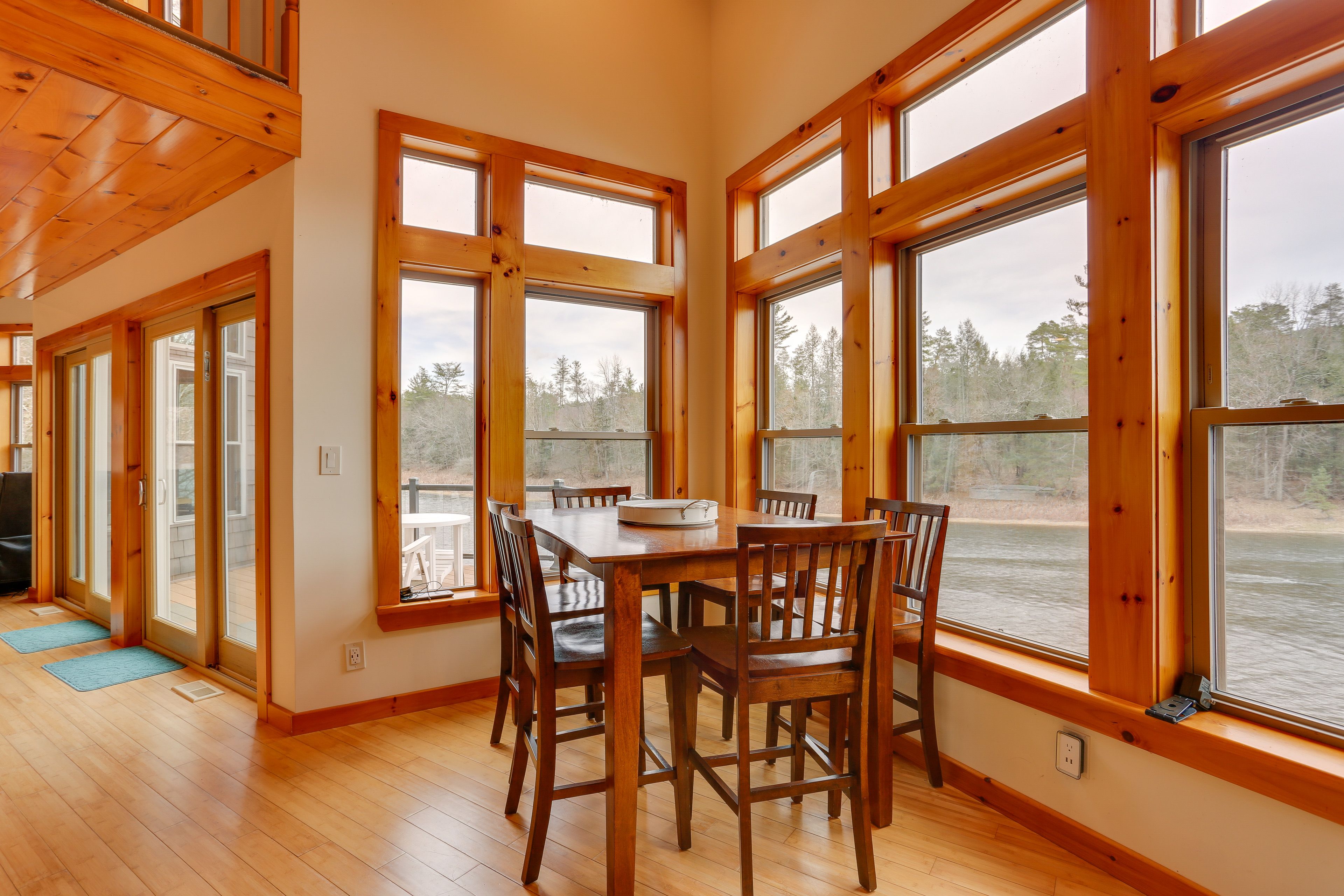 Dining Area | Dishware & Flatware Provided