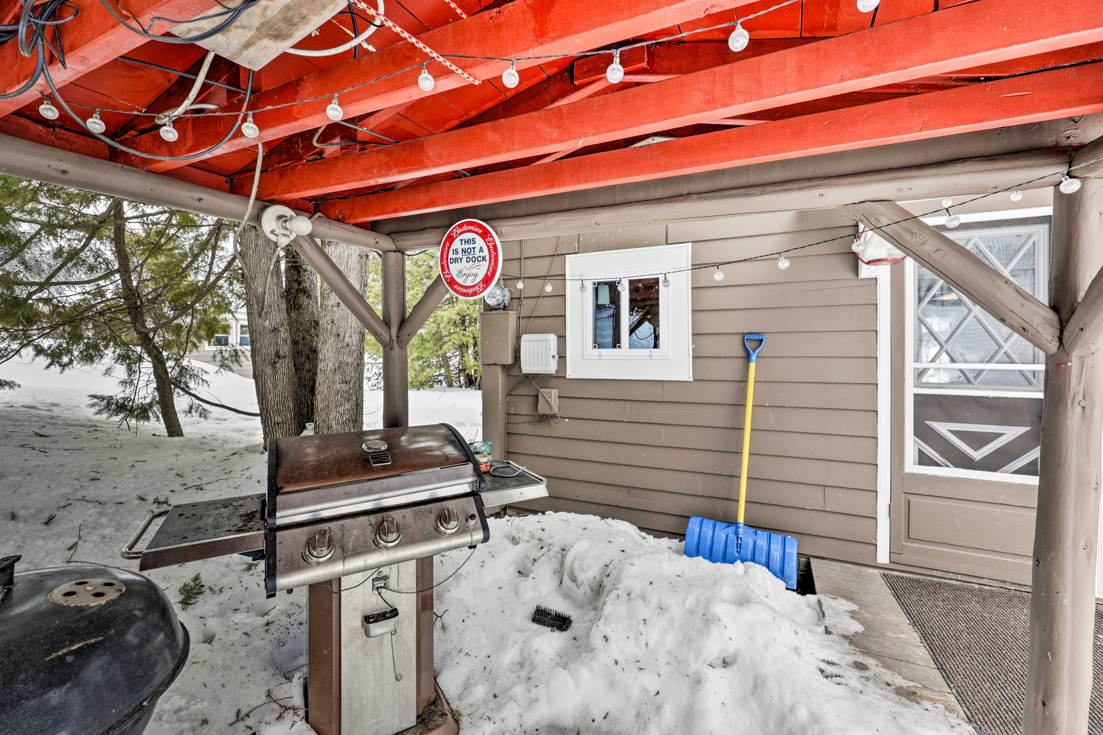 Patio | Charcoal Grill | Gas Grill