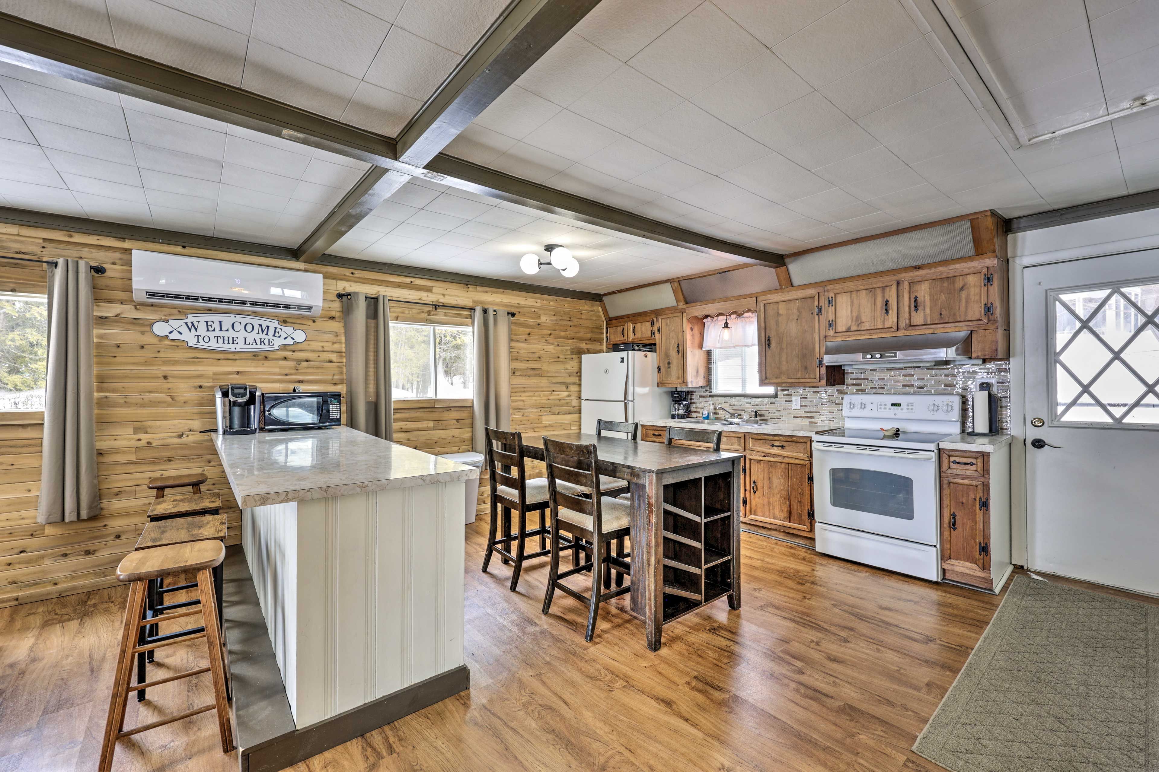 Full Kitchen | Dining Area | Cooking Basics