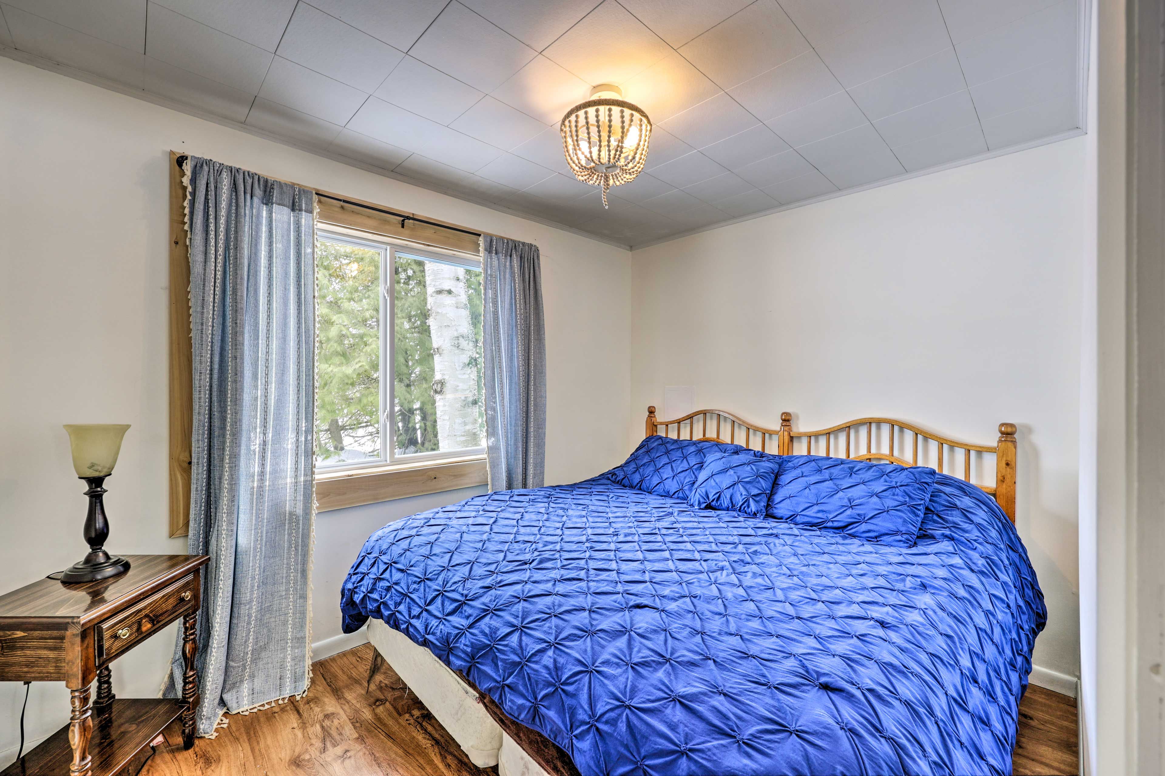 Bedroom 1 | King Bed | Linens Provided