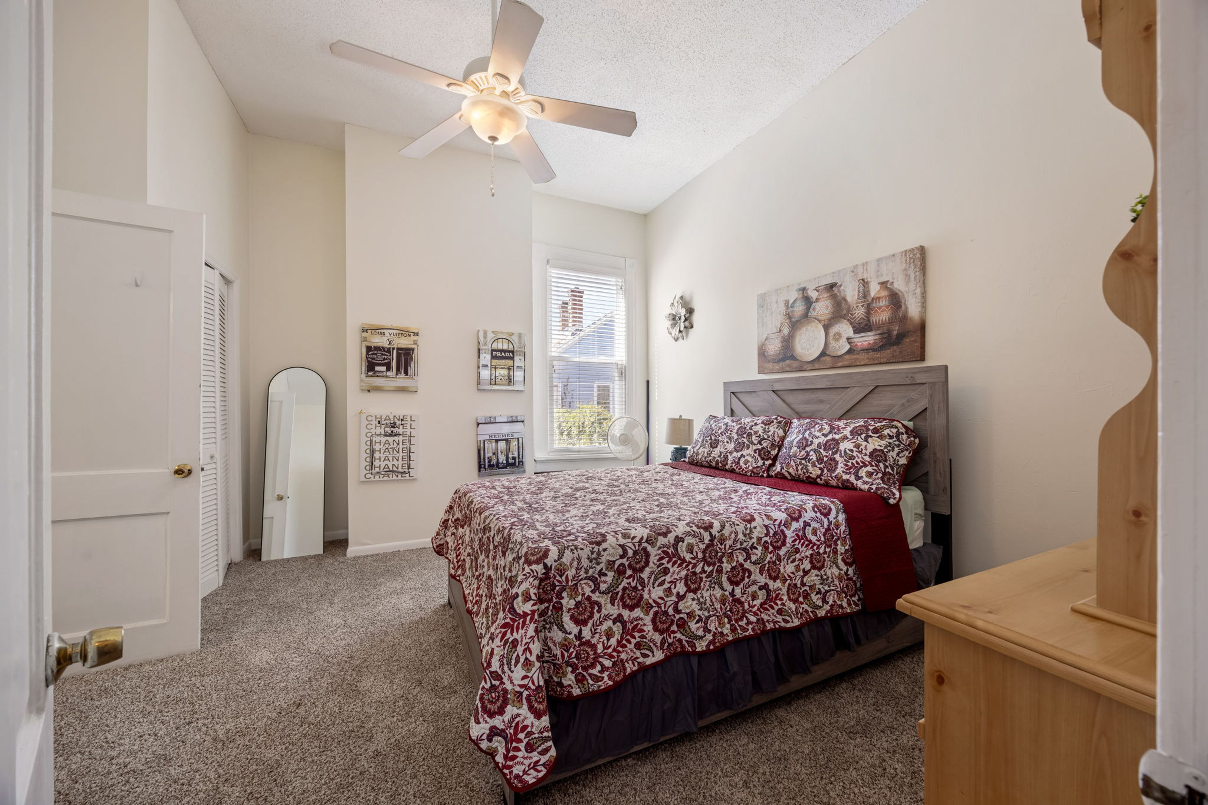 Bedroom 1 | Queen Bed
