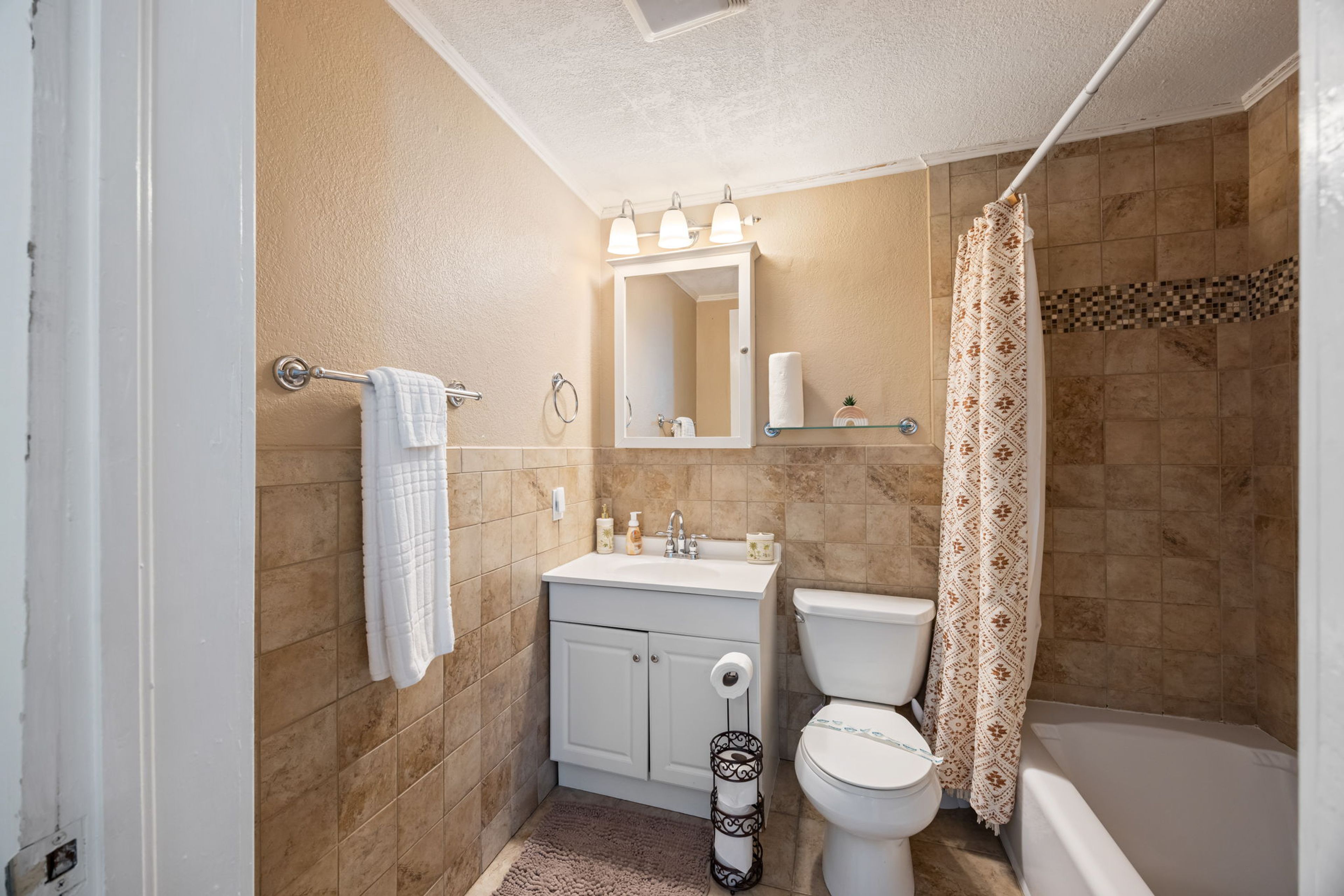 En-Suite Bathroom | Complimentary Toiletries | Hair Dryer | Towels Provided