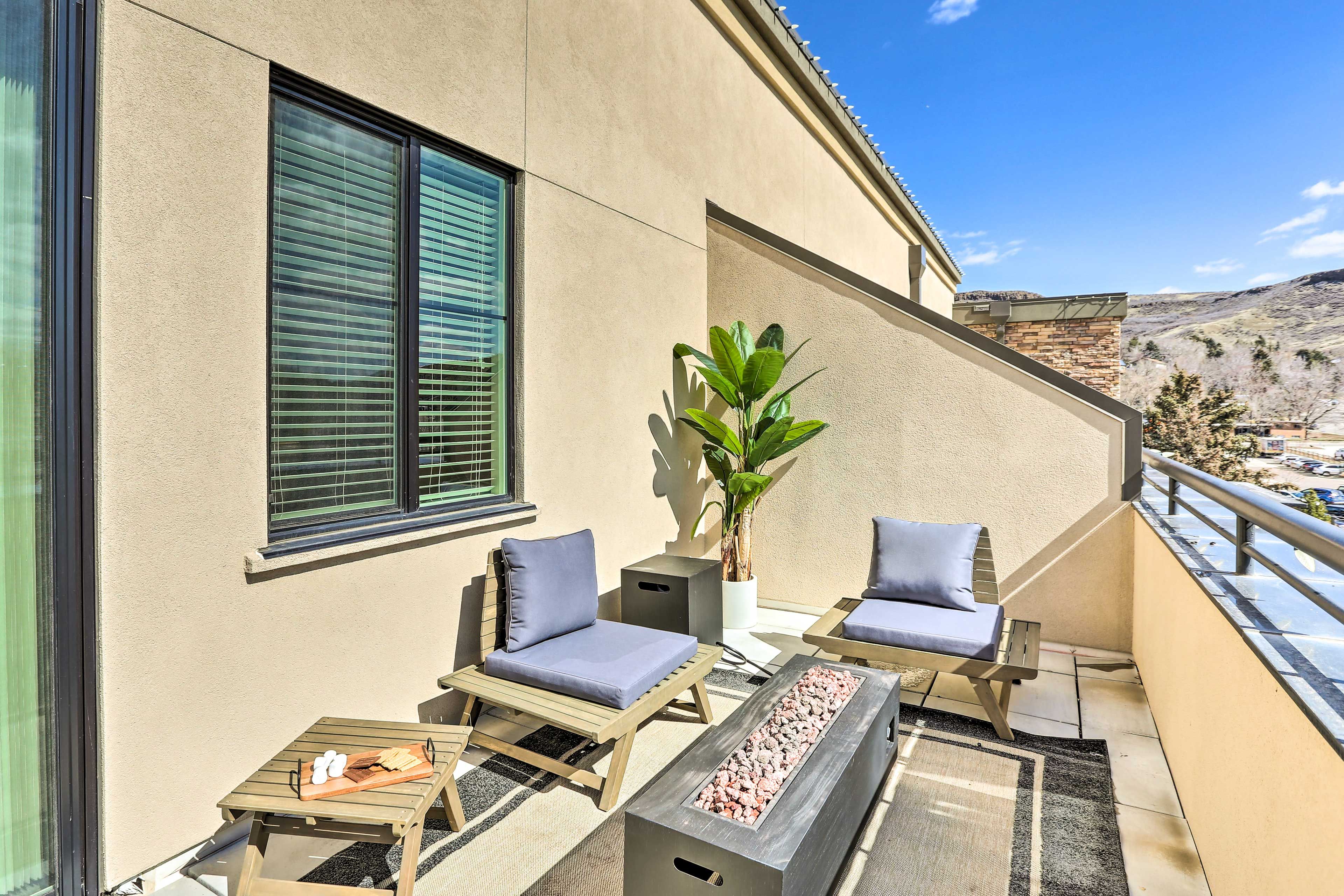 Balcony | Fire Table | Grill