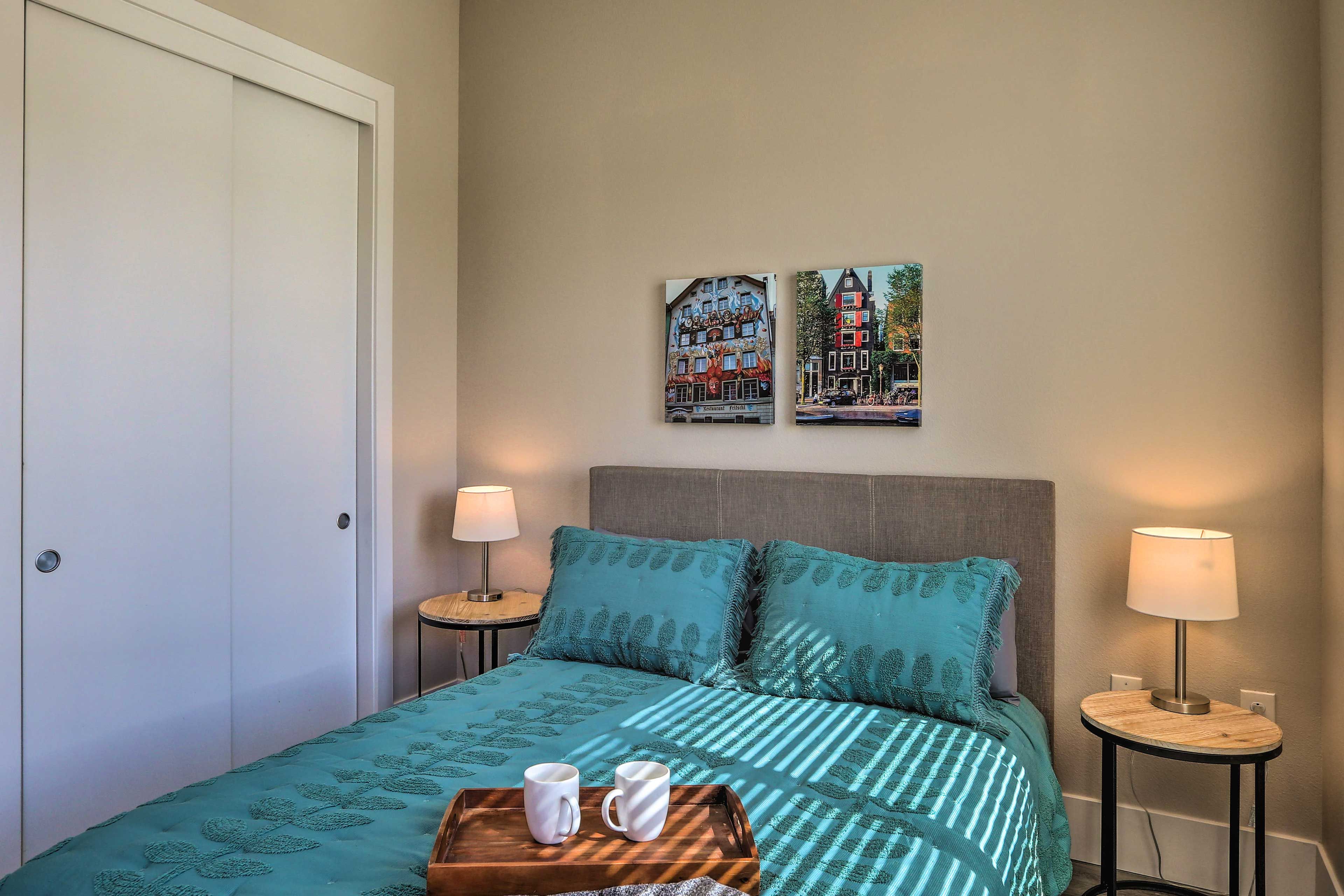 Studio | Queen Bed