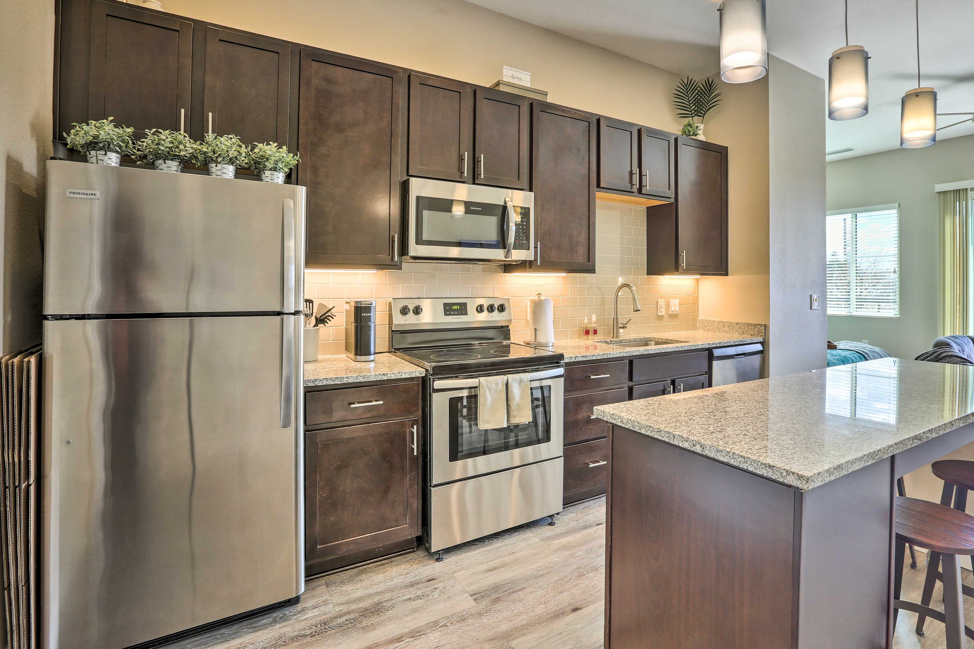 Kitchen | Paper Towels/Trash Bags Provided
