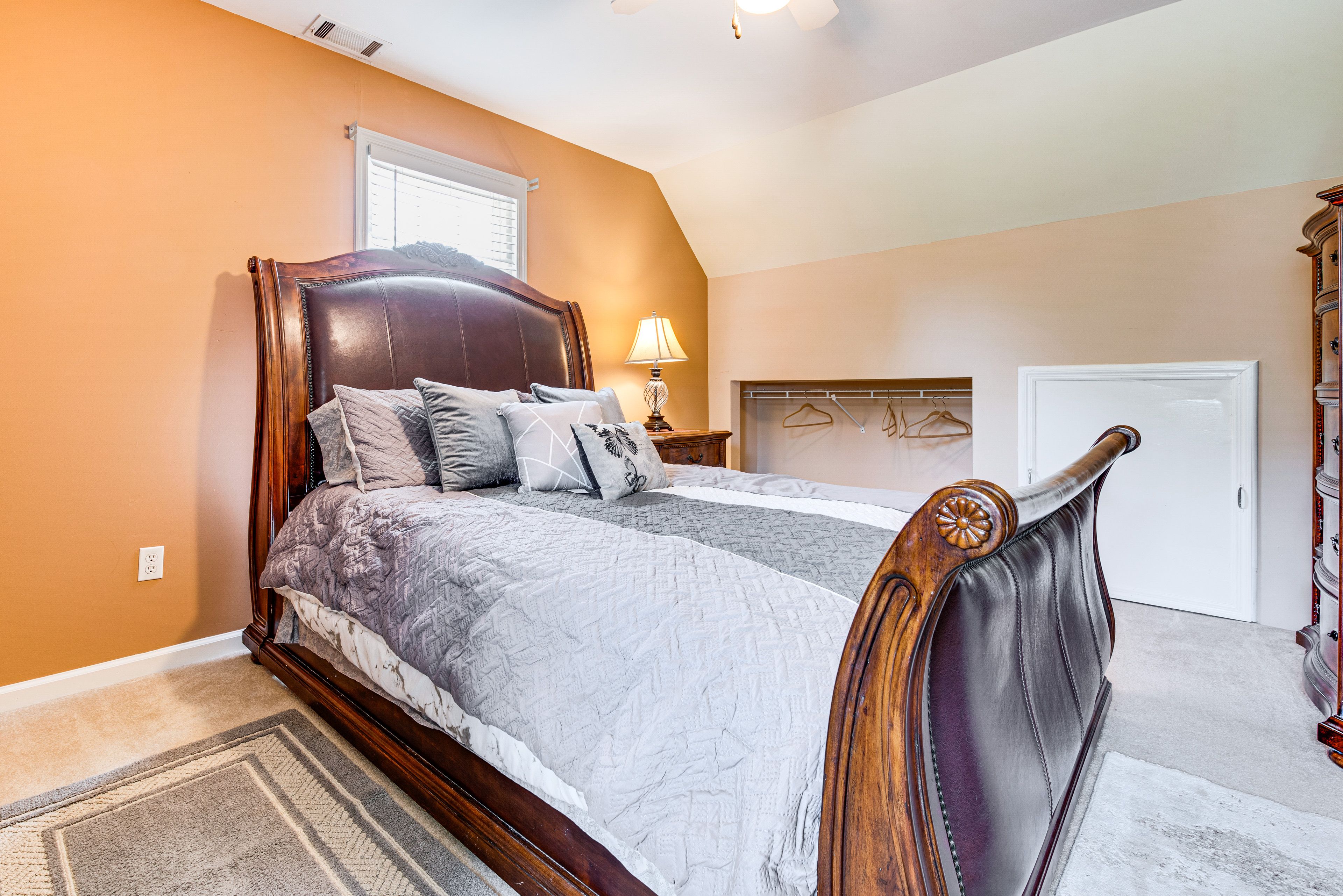 Bedroom 5 | Queen Bed