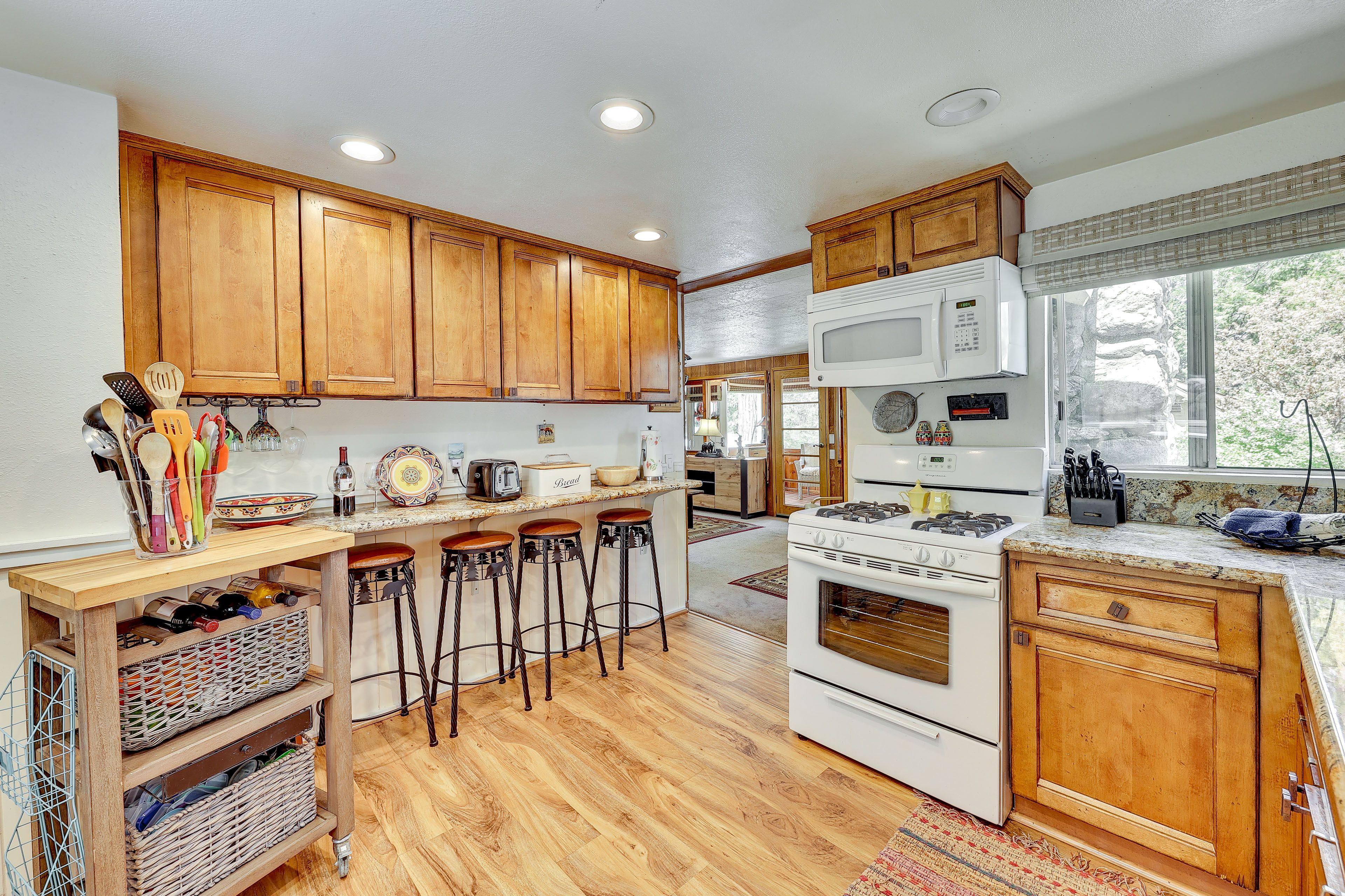 Kitchen | Dishware & Flatware | Coffee Maker | Toaster | Washer & Dryer