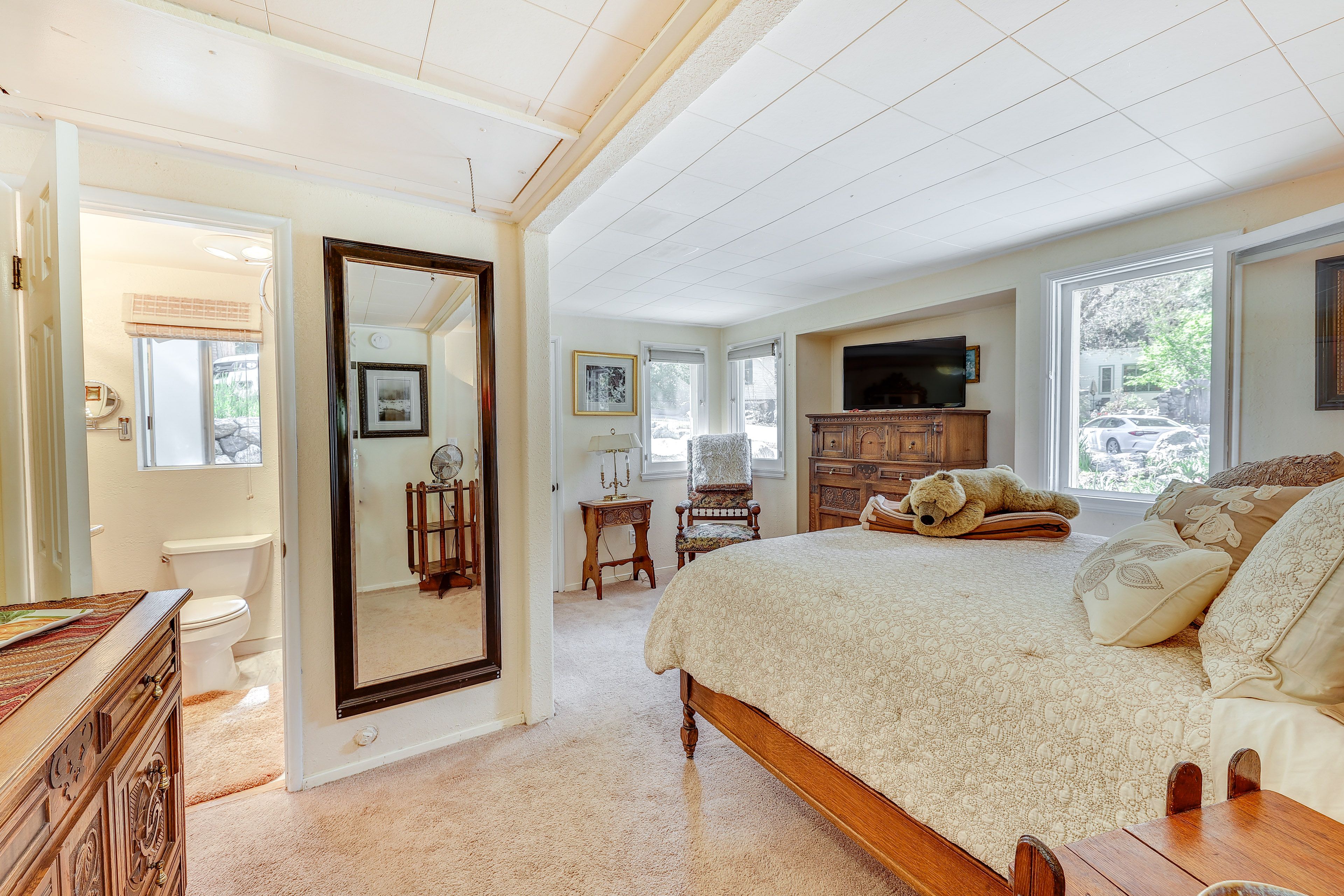 Bedroom 2 | Full Bed | Smart TV | En-Suite Bathroom
