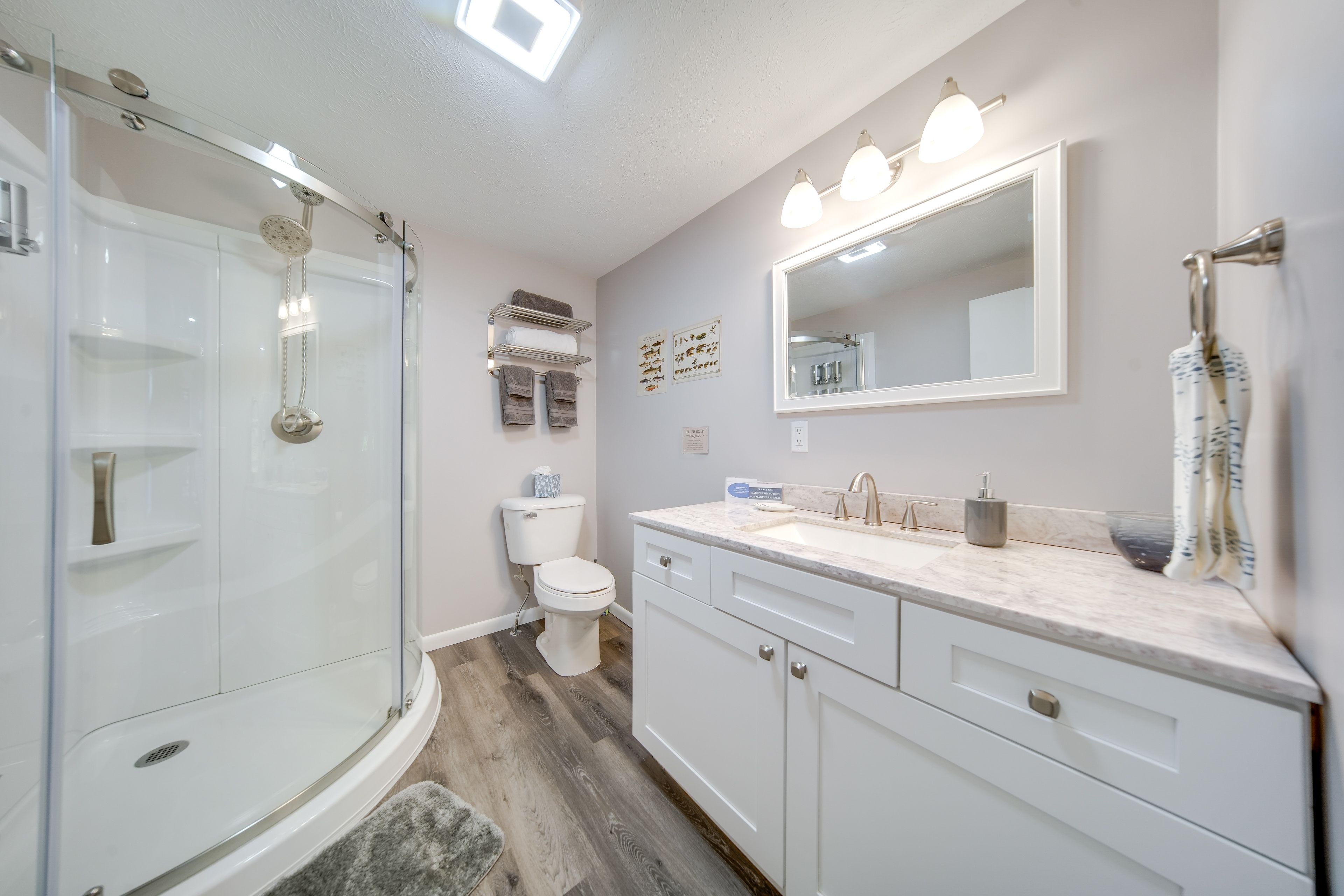 En-Suite Bathroom | 2nd Floor | Complimentary Toiletries