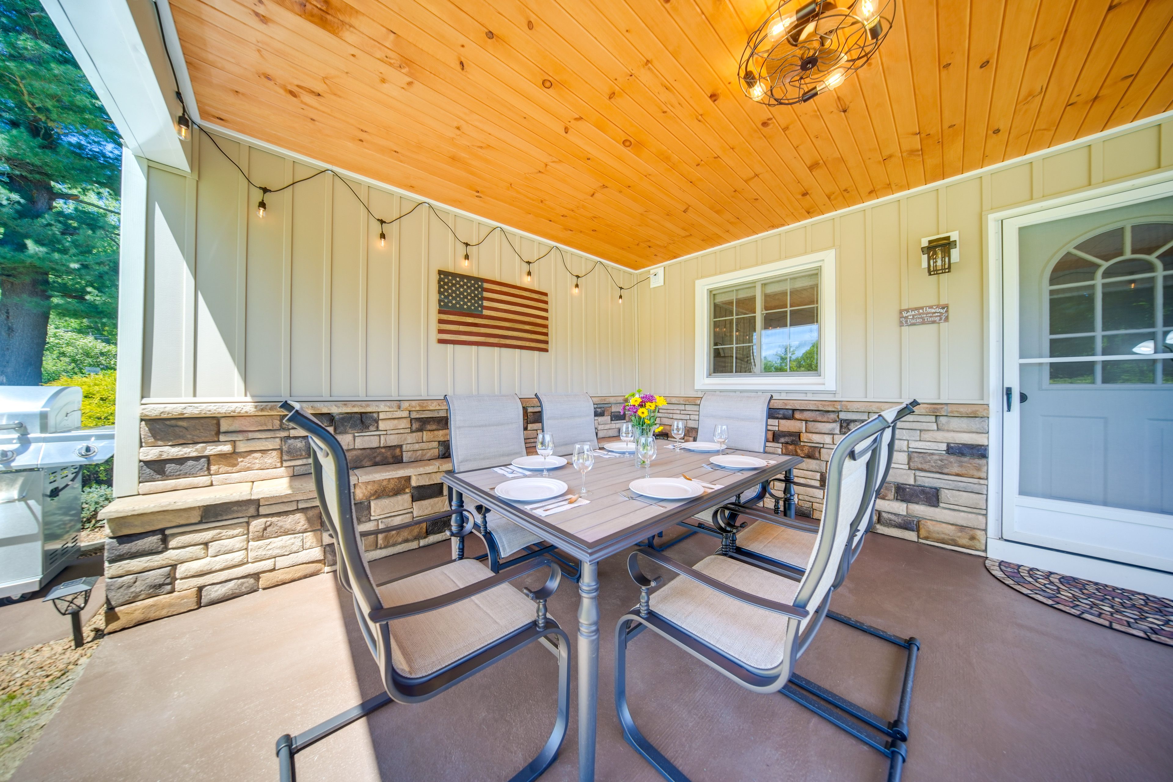 Covered Patio | Dining Area