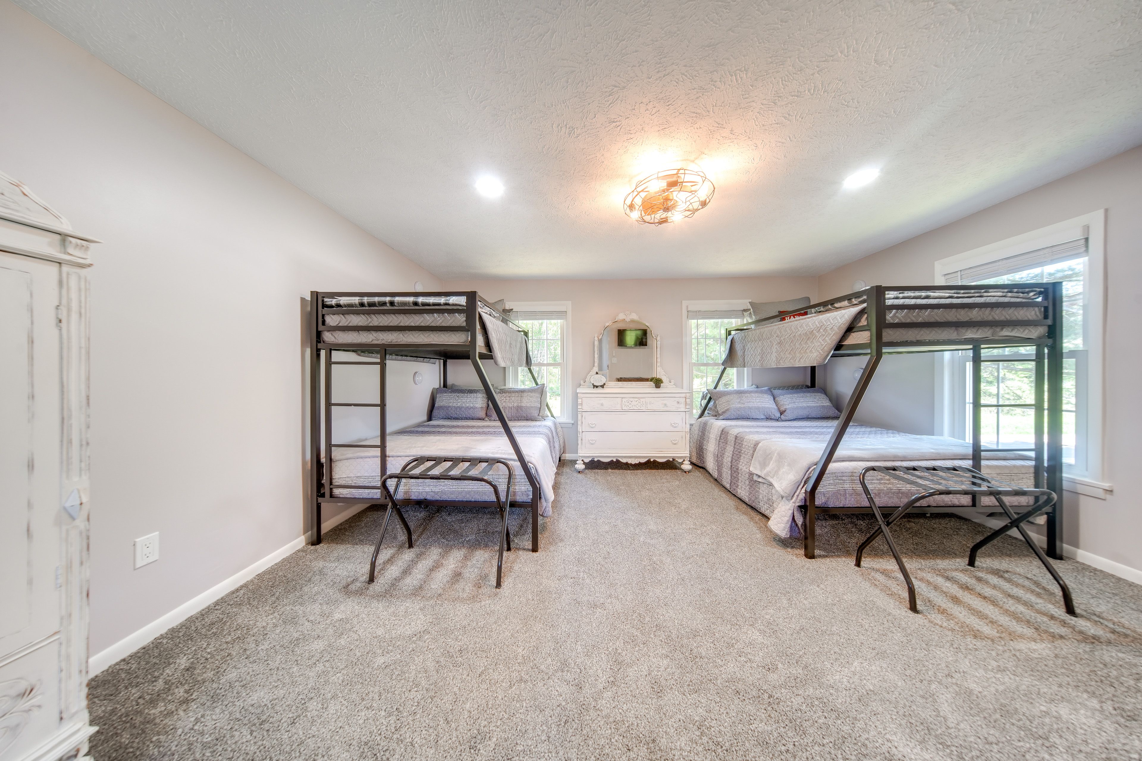 Bedroom 2 | 2nd Floor | 2 Twin/Full Bunk Beds | Smart TV