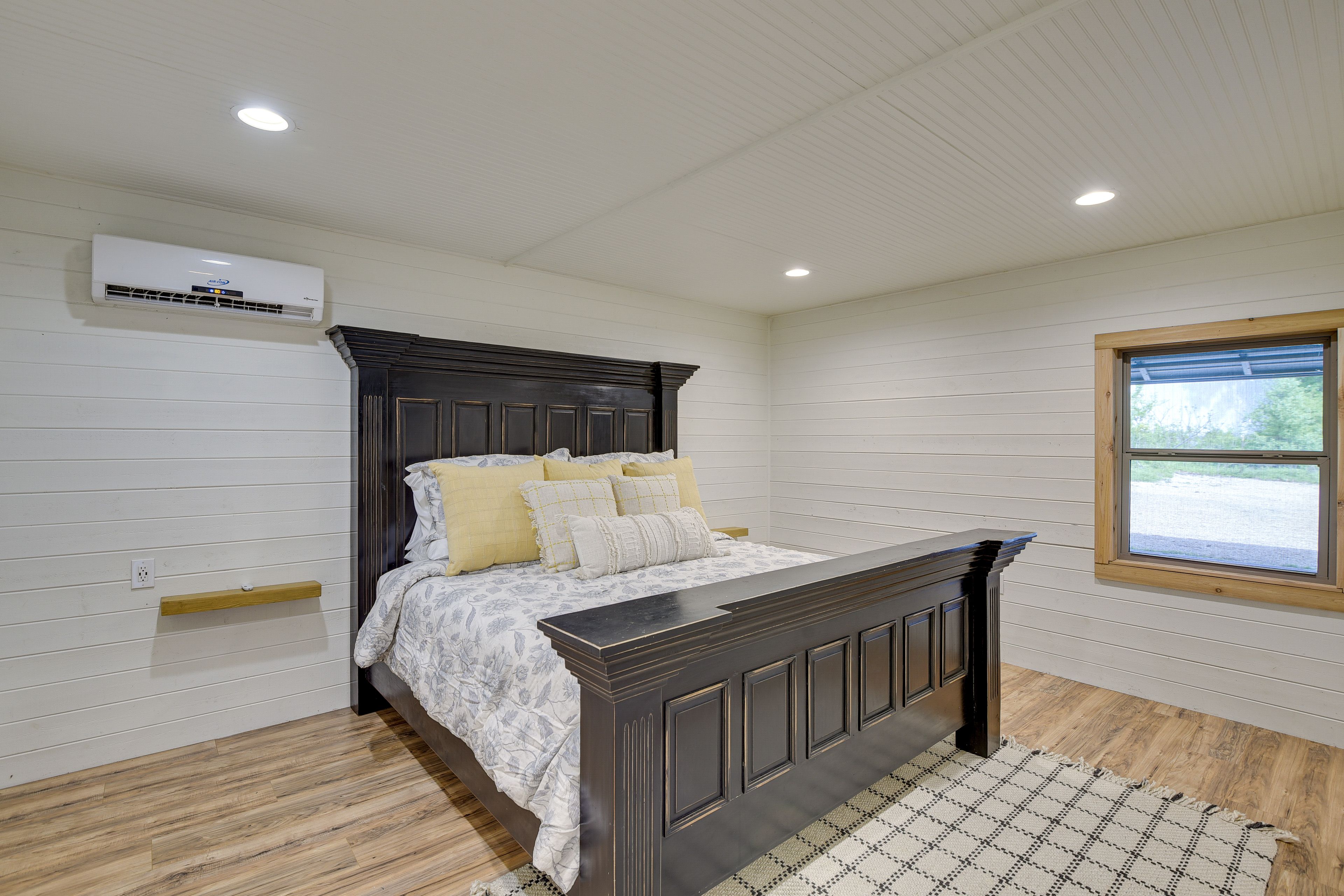 Bedroom 1 | King Bed | Smart TV
