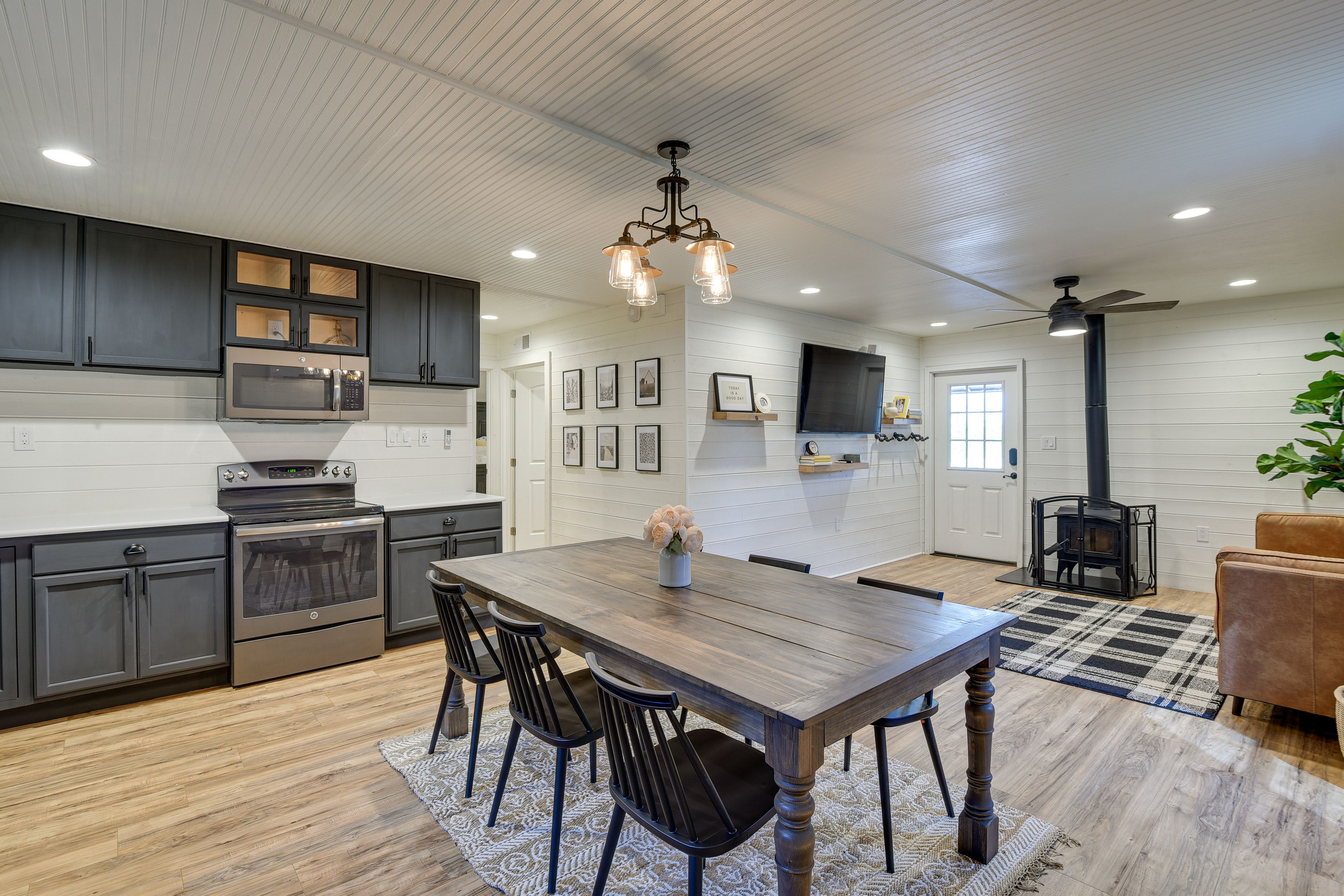 Dining Area | High Chair Available