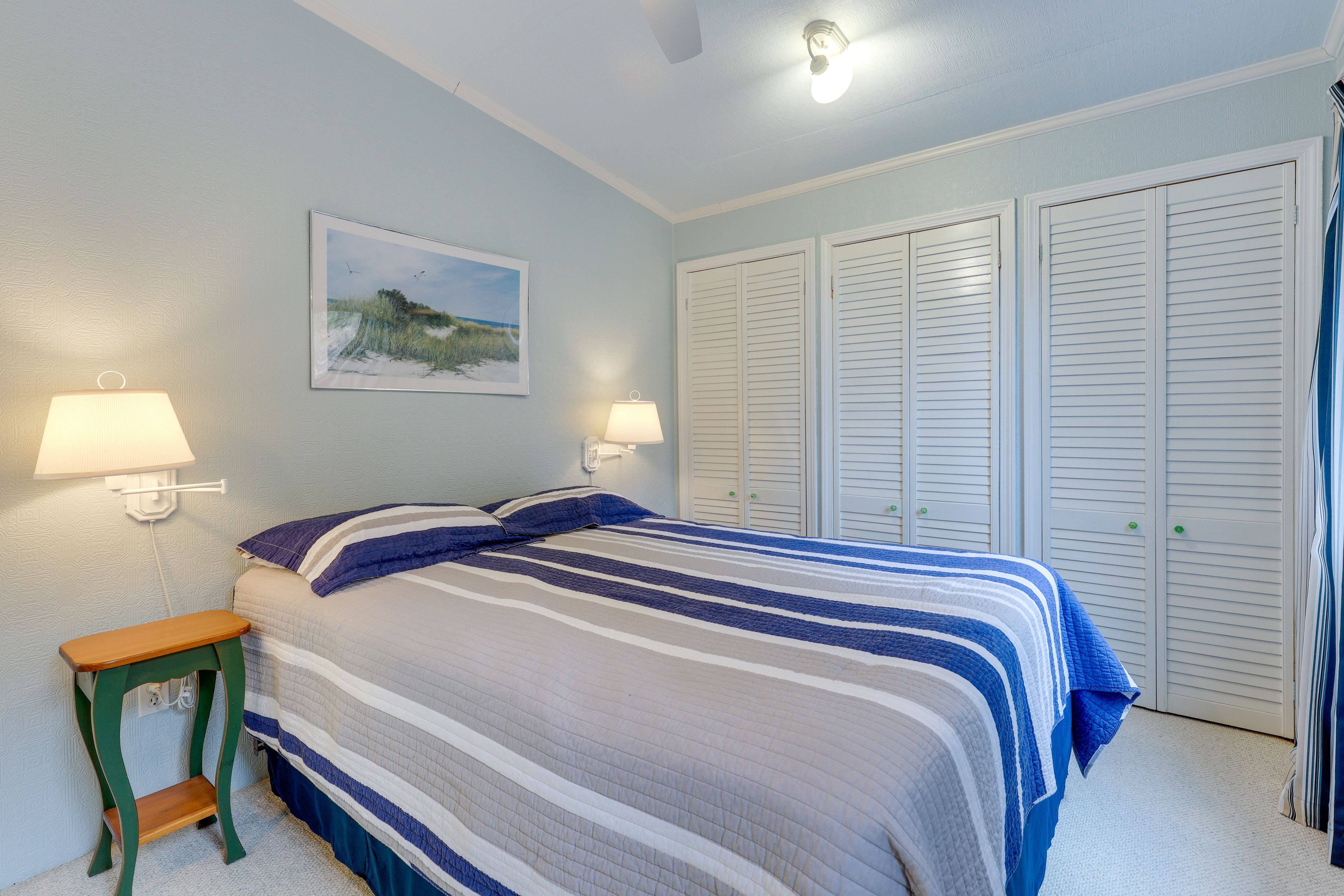 Bedroom 1 | Queen Bed