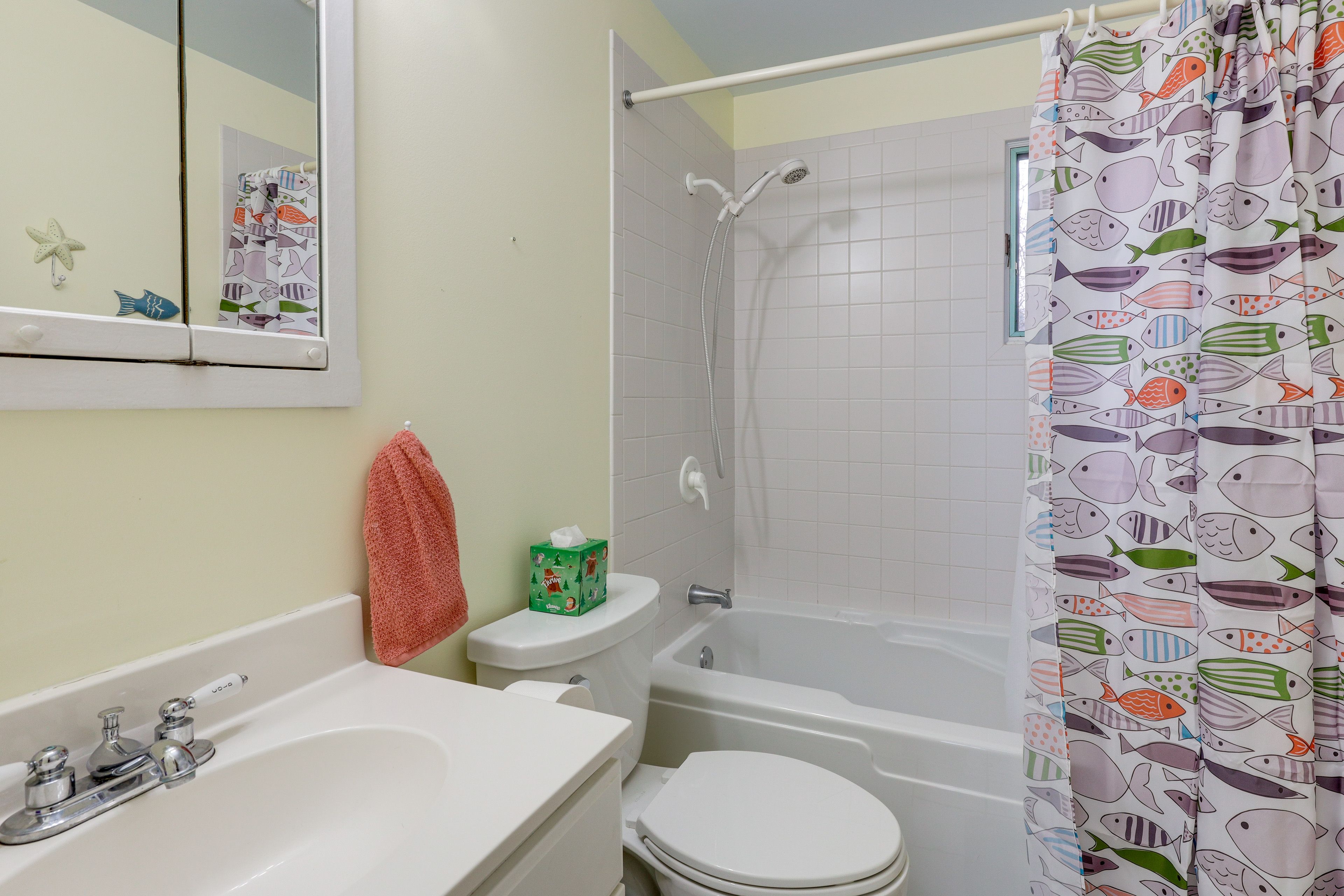 Full Bathroom | Complimentary Toiletries