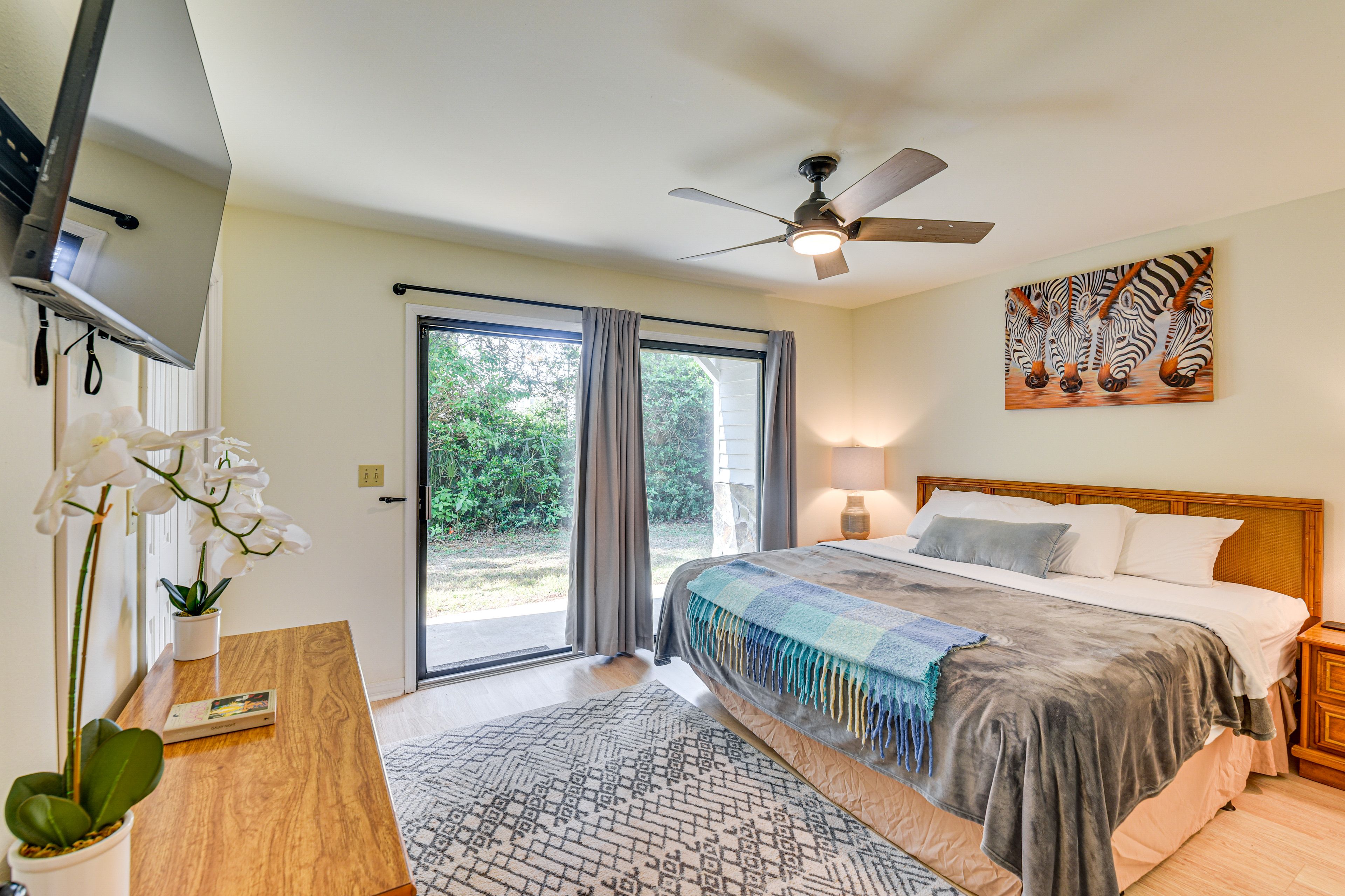 Bedroom 1 | King Bed | Smart TV