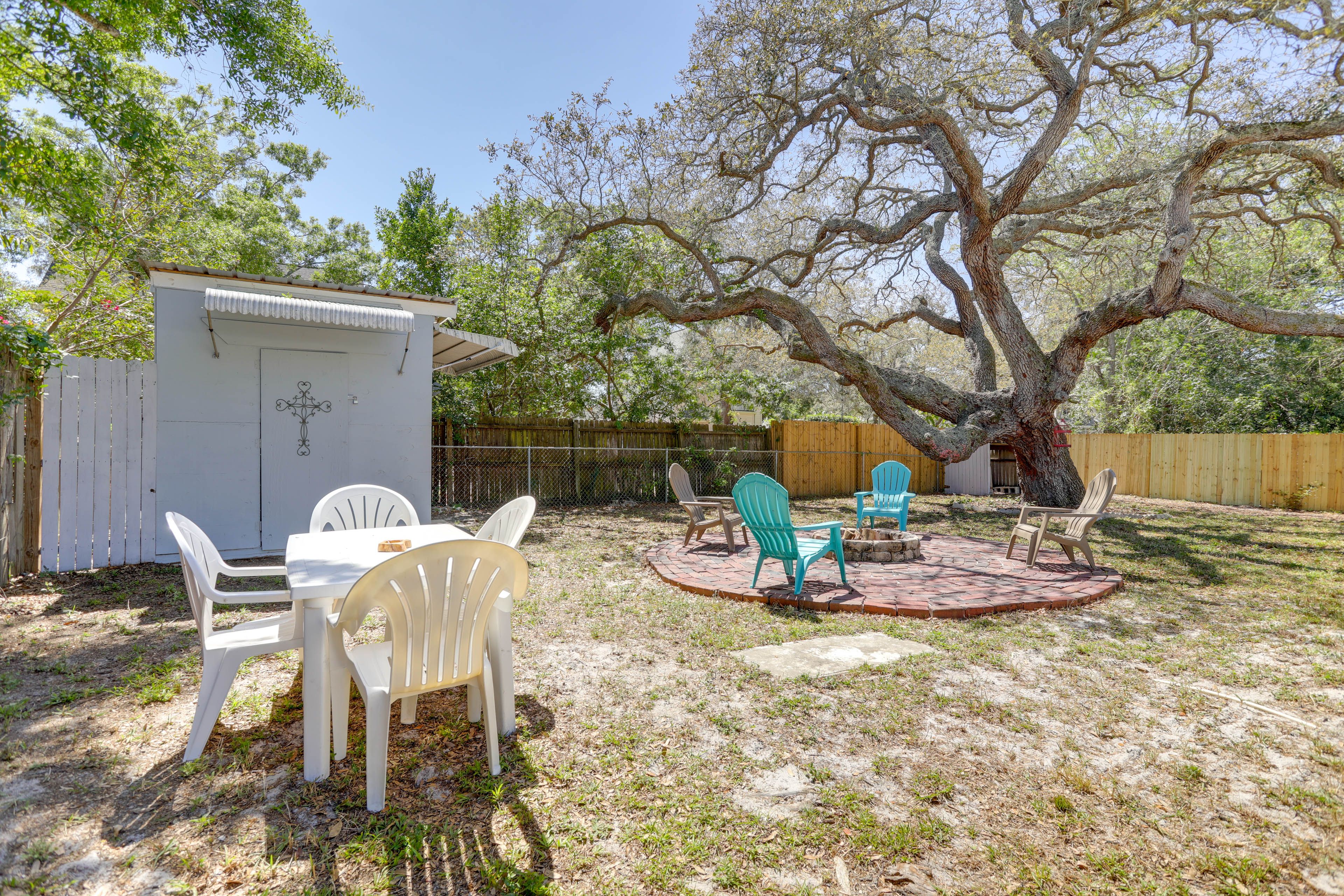 Private Yard | Fire Pit