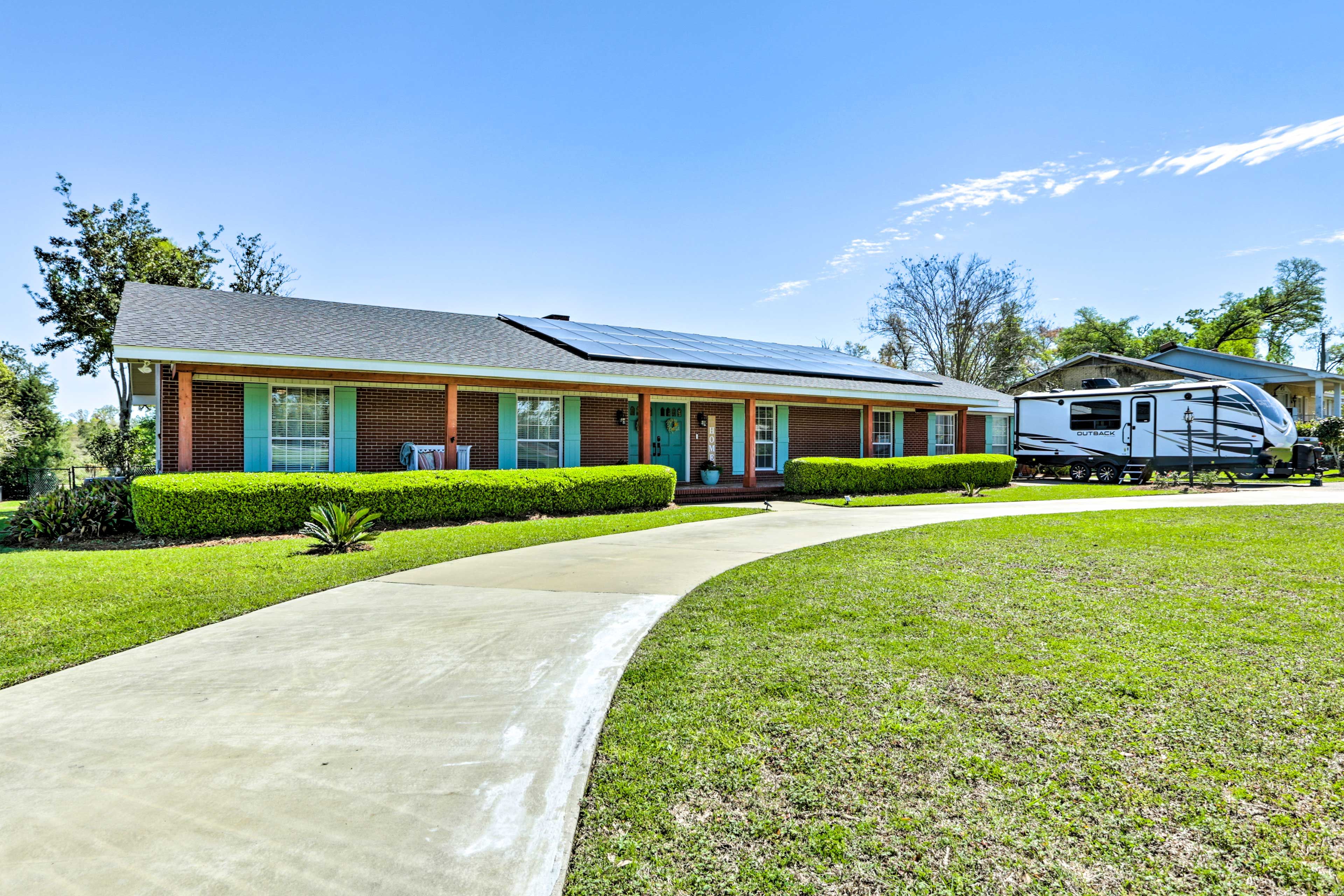 Parking | Driveway (5 Vehicles) | RV Parking Allowed On-Site
