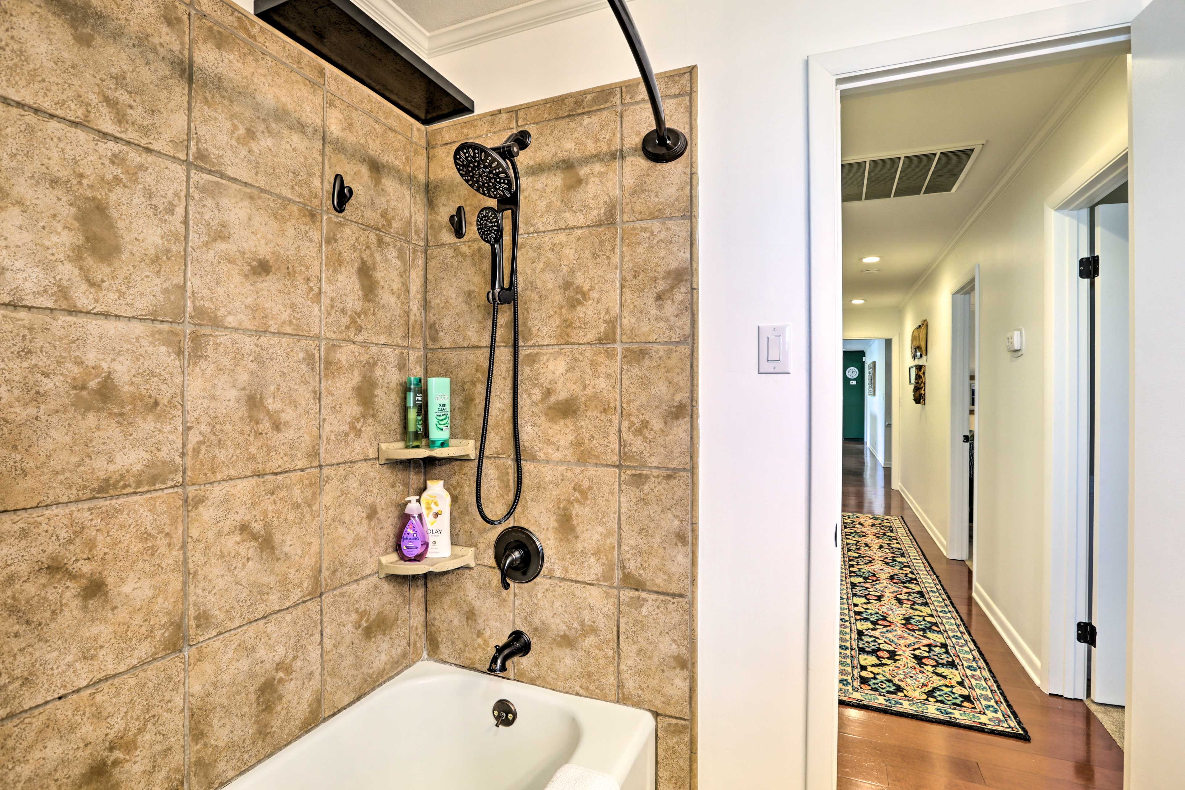 Full Bathroom | Shower/Tub Combo | Hair Dryer