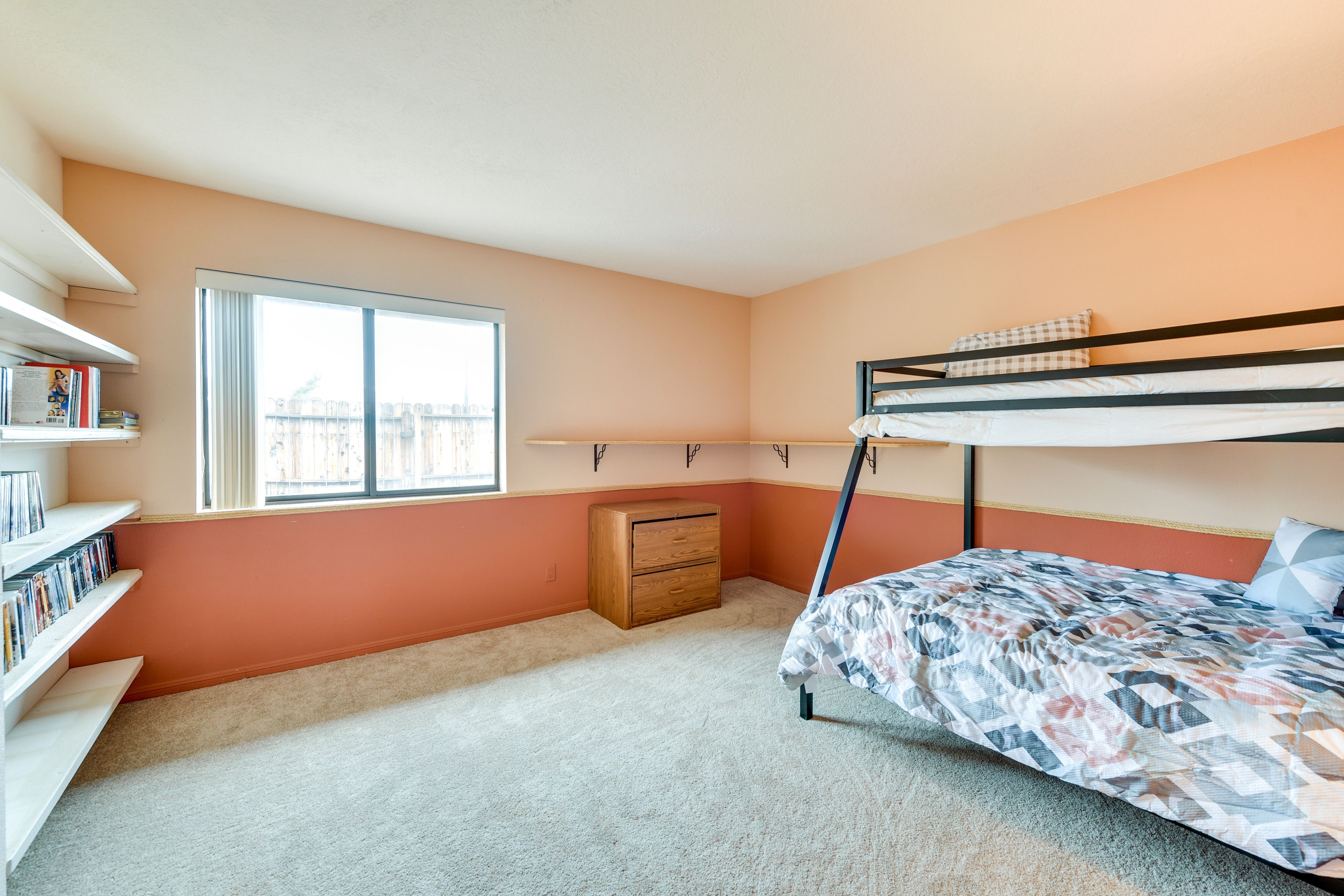 Bedroom 2 | Twin/Full Bunk Bed