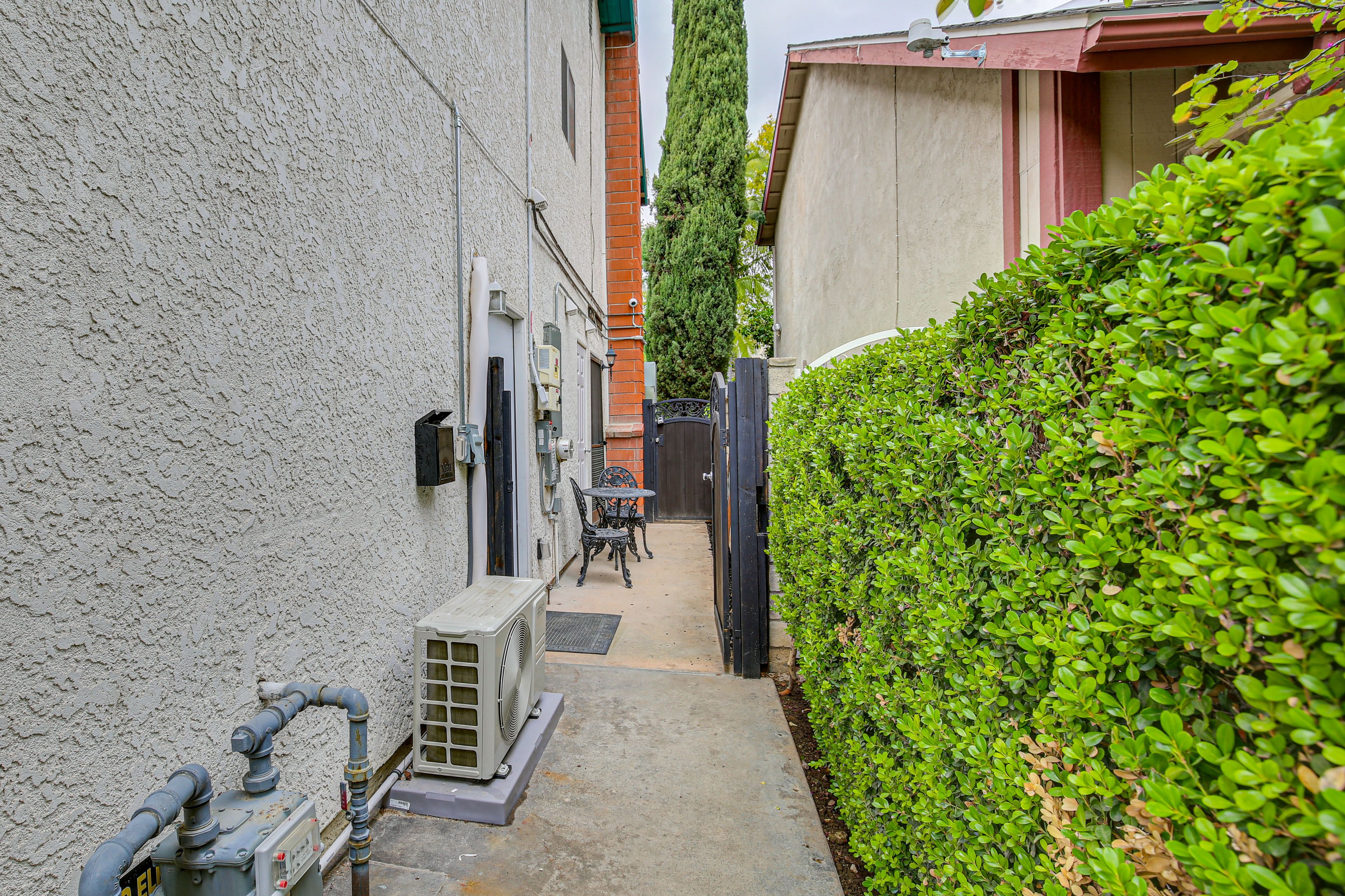 Gate to Unit